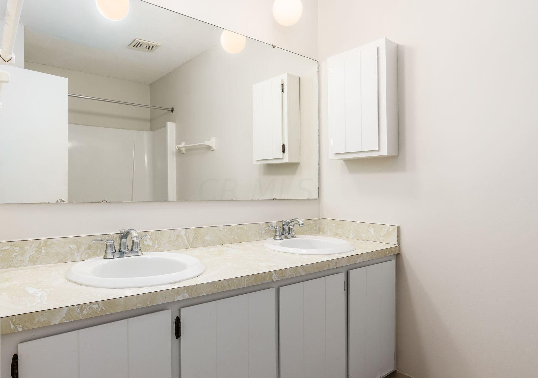 1535 Sandringham Ct, Columbus OH  43220-3834 exterior