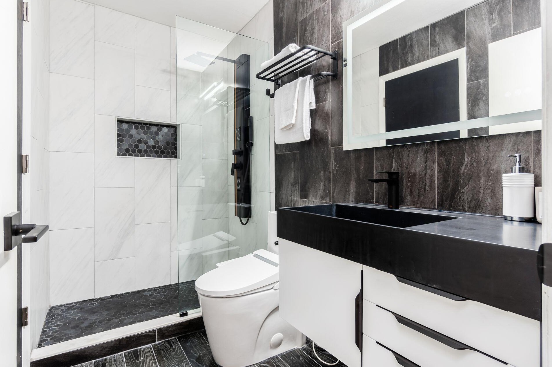 1535 Sandringham Ct, Columbus OH  43220-3834 exterior