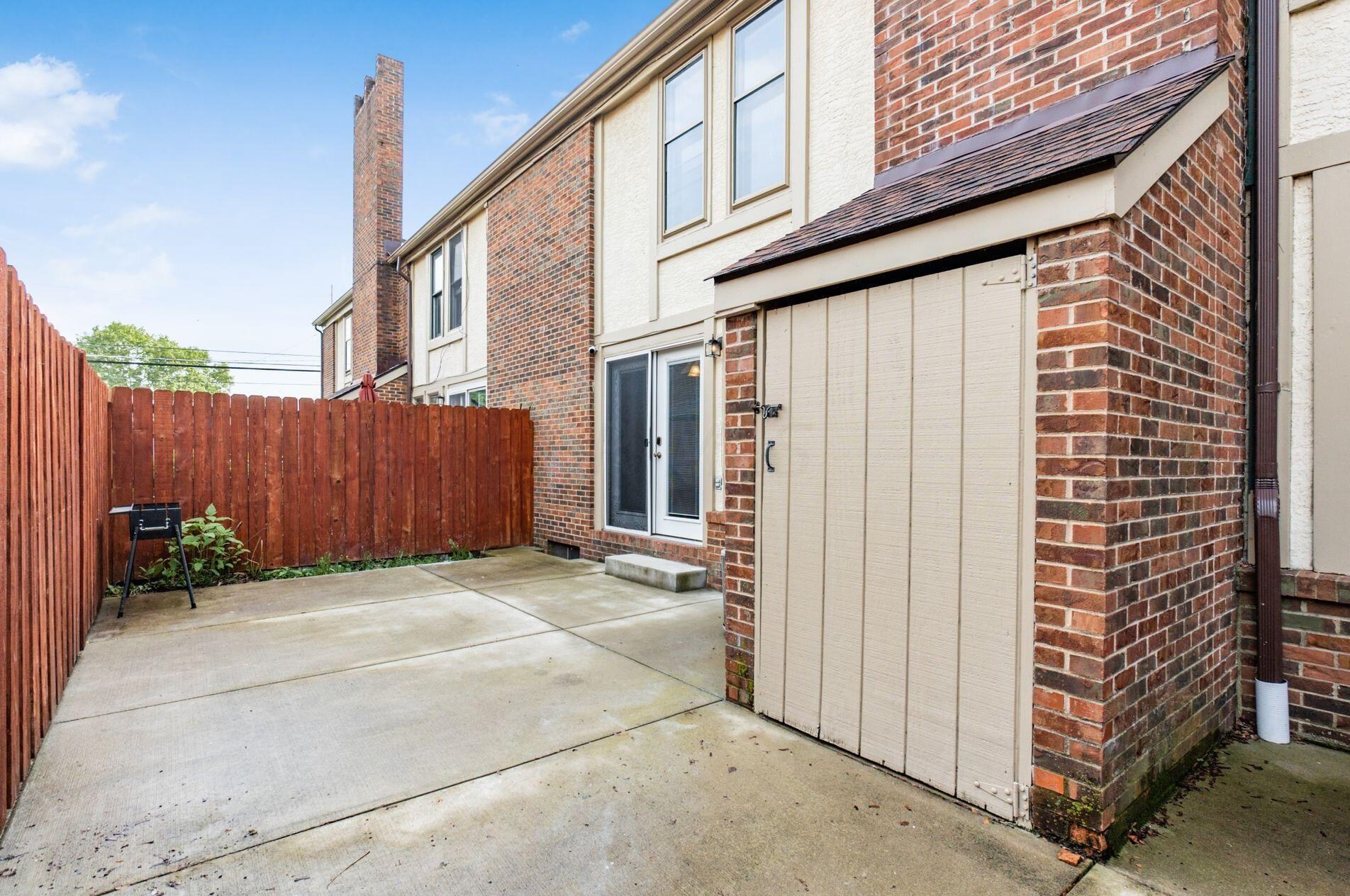 1535 Sandringham Ct, Columbus OH  43220-3834 exterior