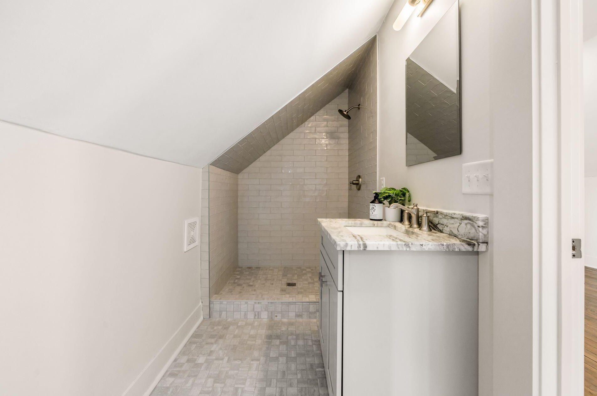 1663 Bryden Rd, Columbus OH  43205-2121 exterior