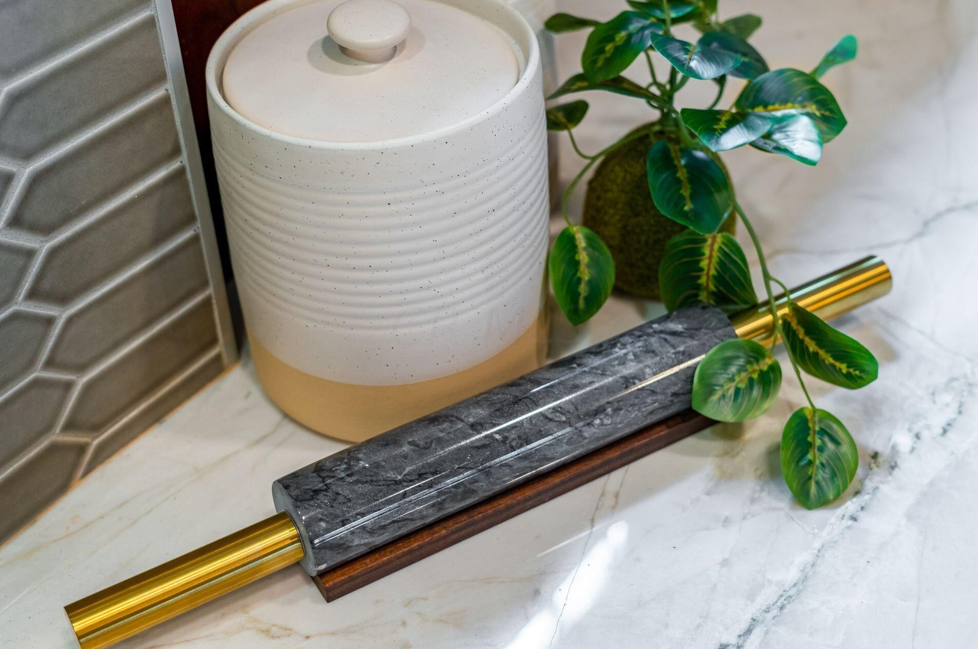 1663 Bryden Rd, Columbus OH  43205-2121 exterior