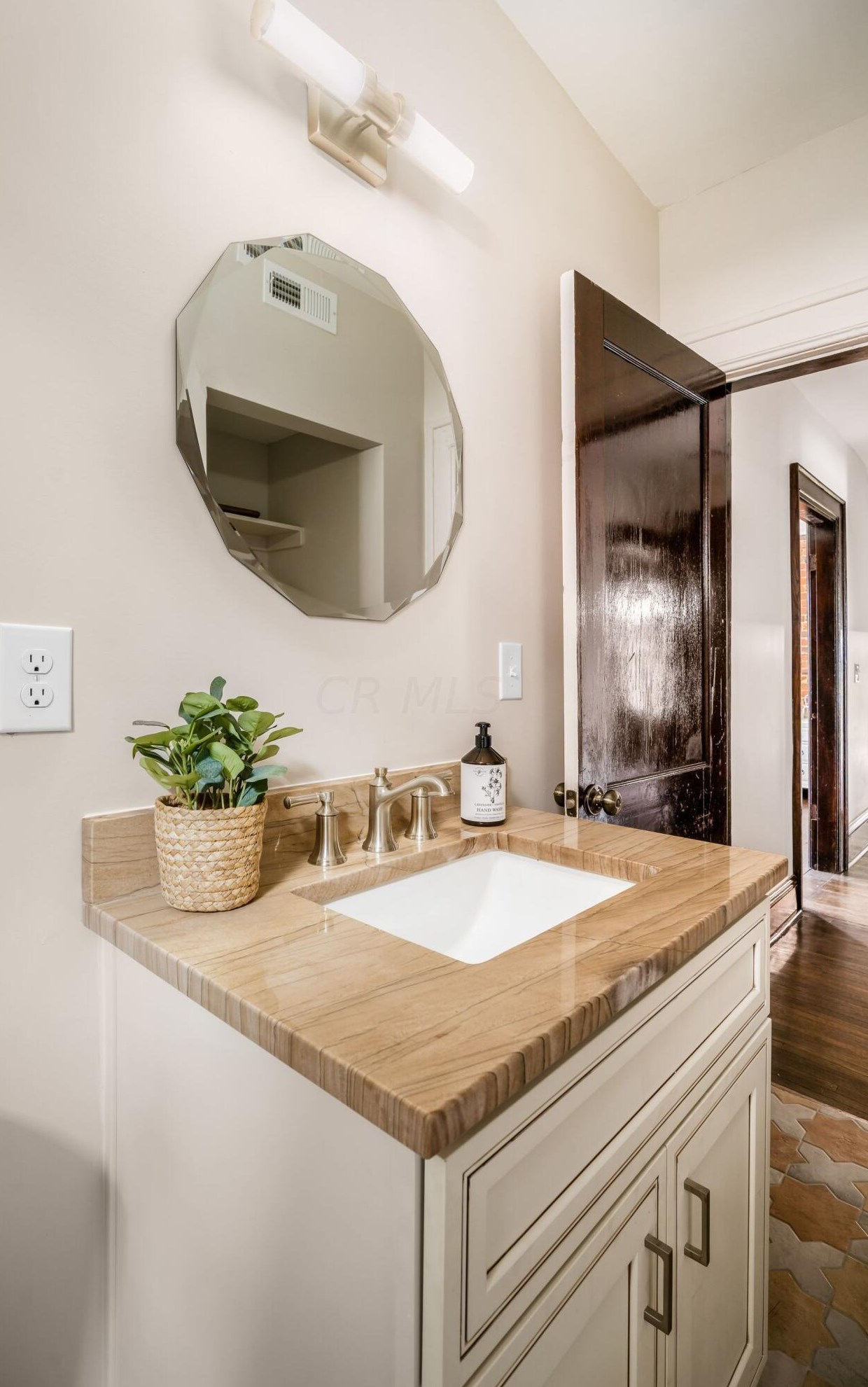 1663 Bryden Rd, Columbus OH  43205-2121 exterior