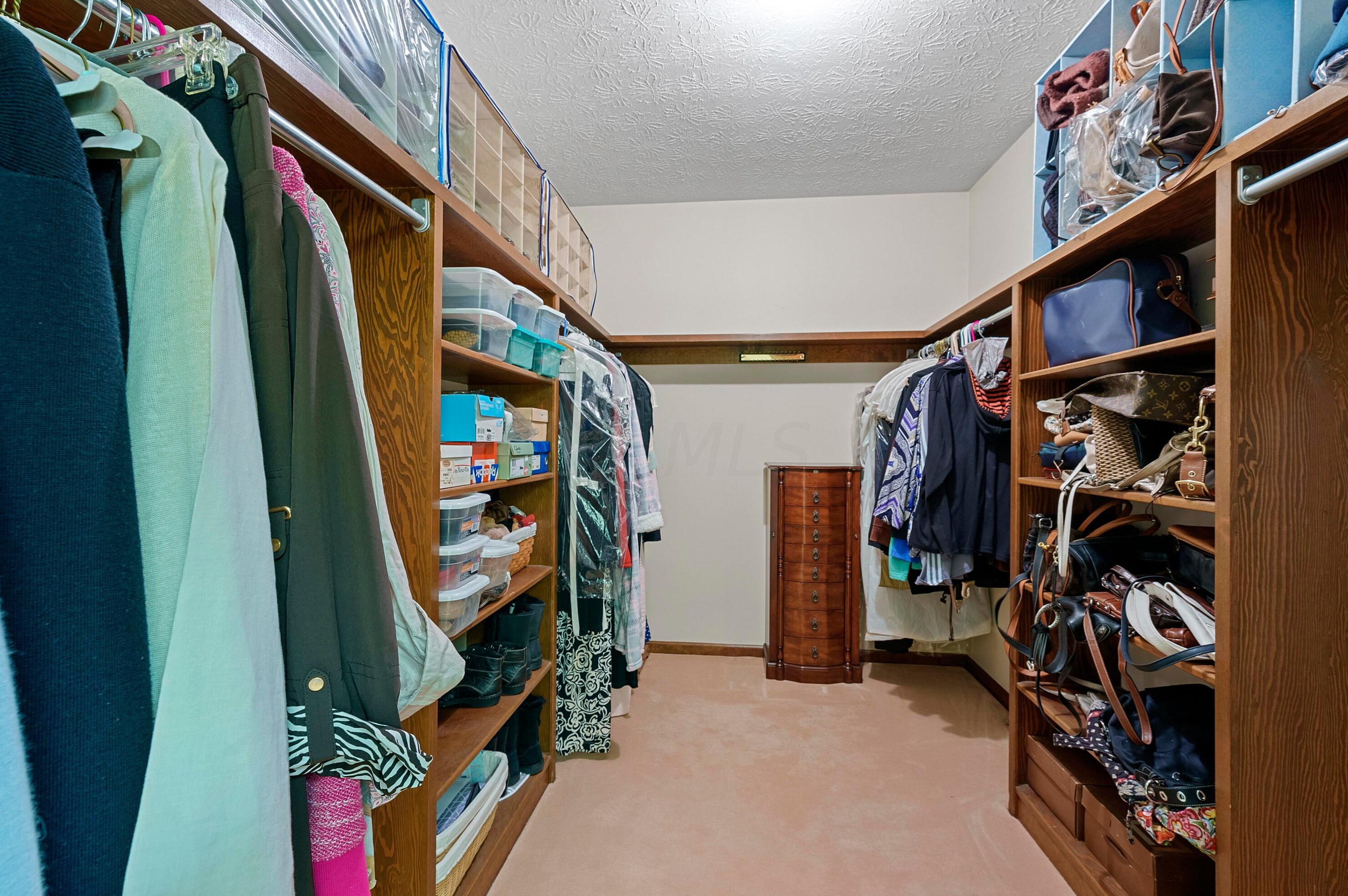 1810 Scott Glen Ct, Columbus OH exterior