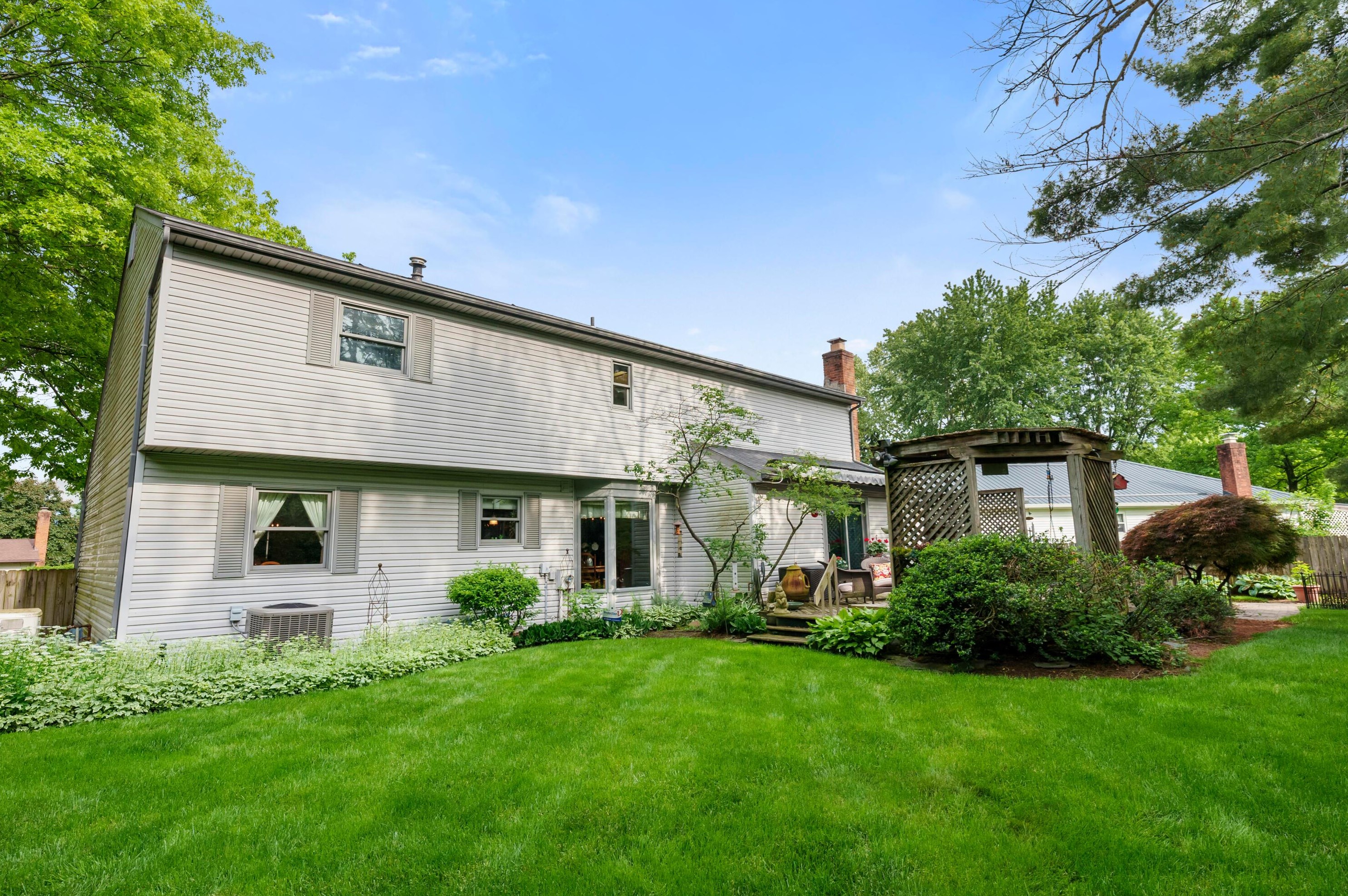 1810 Scott Glen Ct, Columbus OH exterior