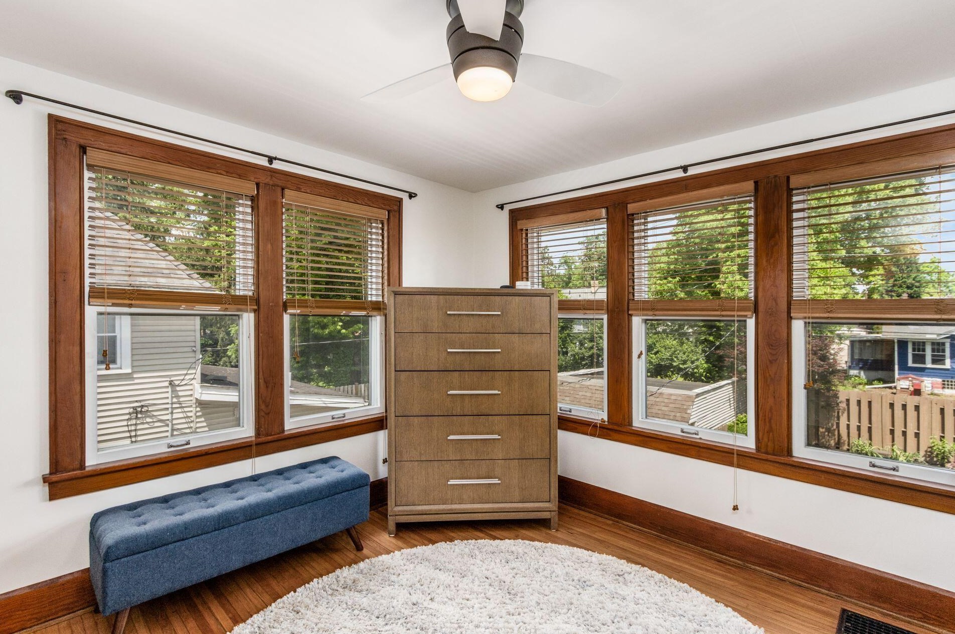 260 Kenworth Rd, Columbus OH  43214-4010 exterior