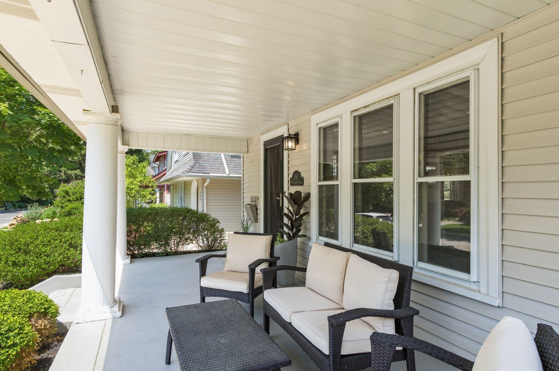 260 Kenworth Rd, Columbus OH  43214-4010 exterior