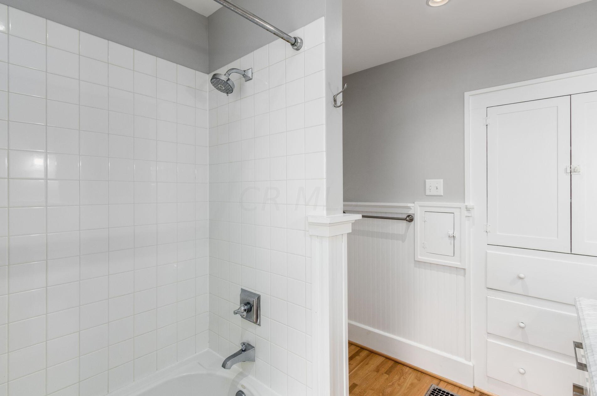 260 Kenworth Rd, Columbus OH  43214-4010 exterior