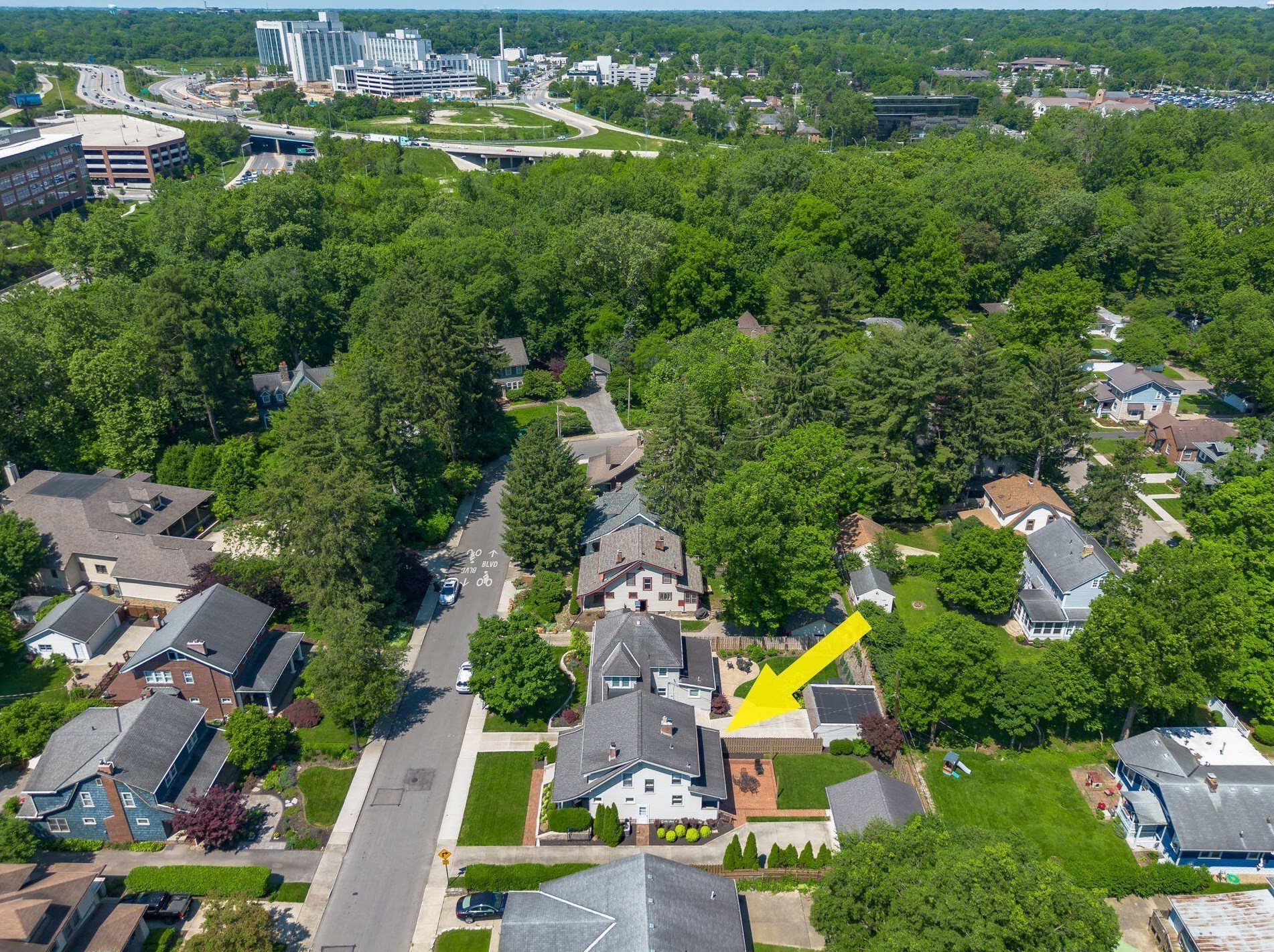 260 Kenworth Rd, Columbus OH  43214-4010 exterior