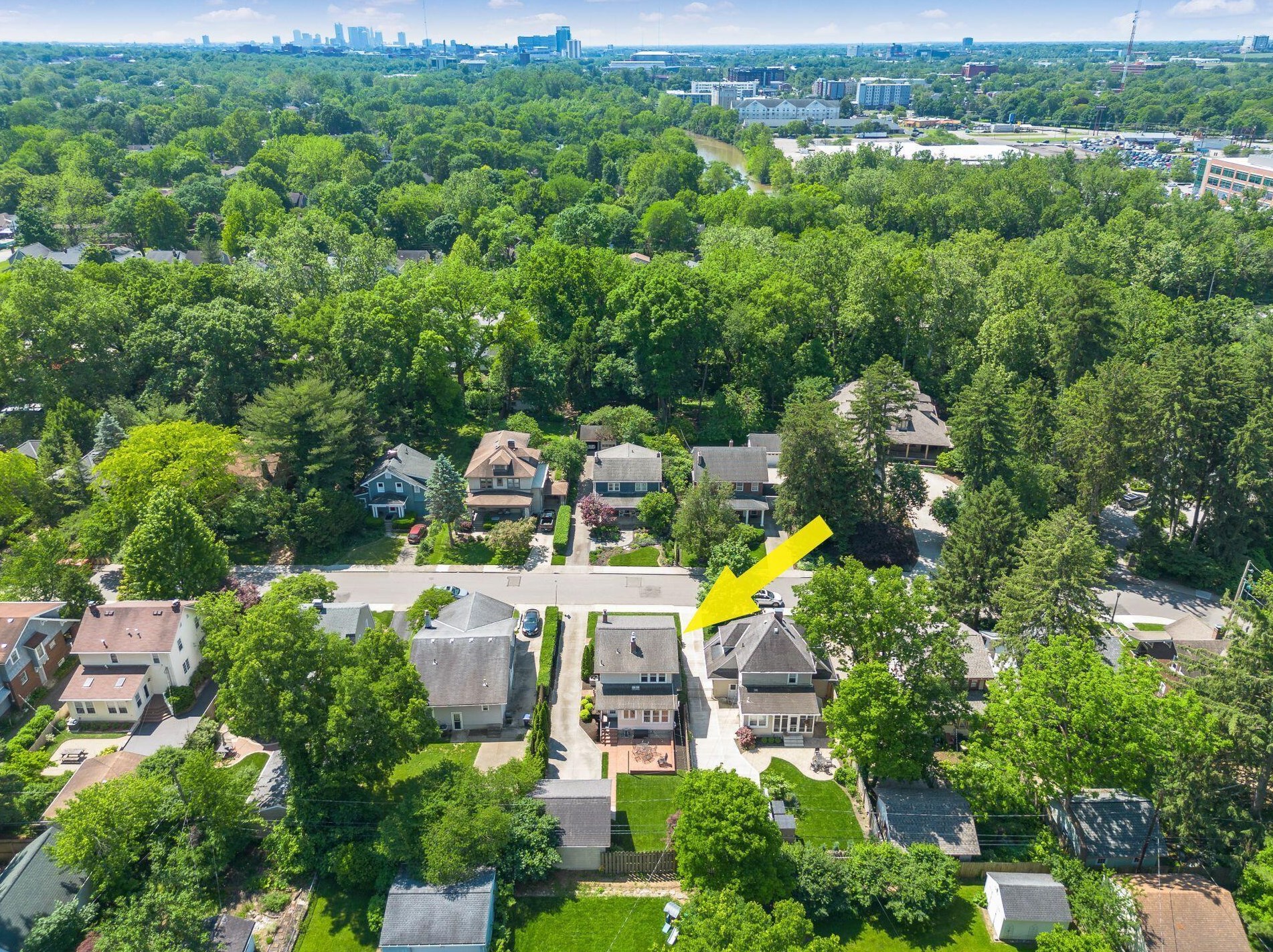 260 Kenworth Rd, Columbus OH  43214-4010 exterior