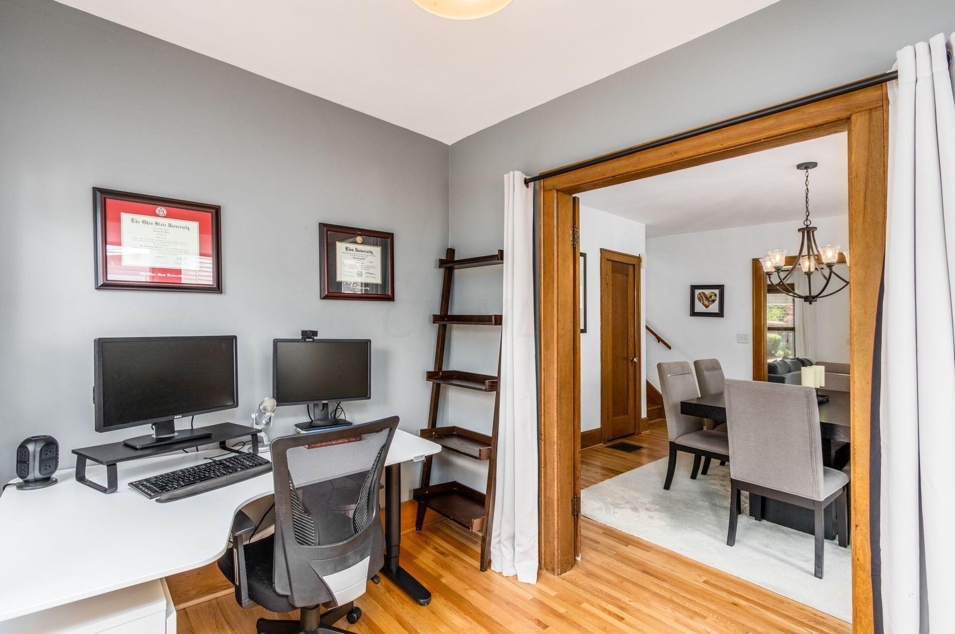 260 Kenworth Rd, Columbus OH  43214-4010 exterior