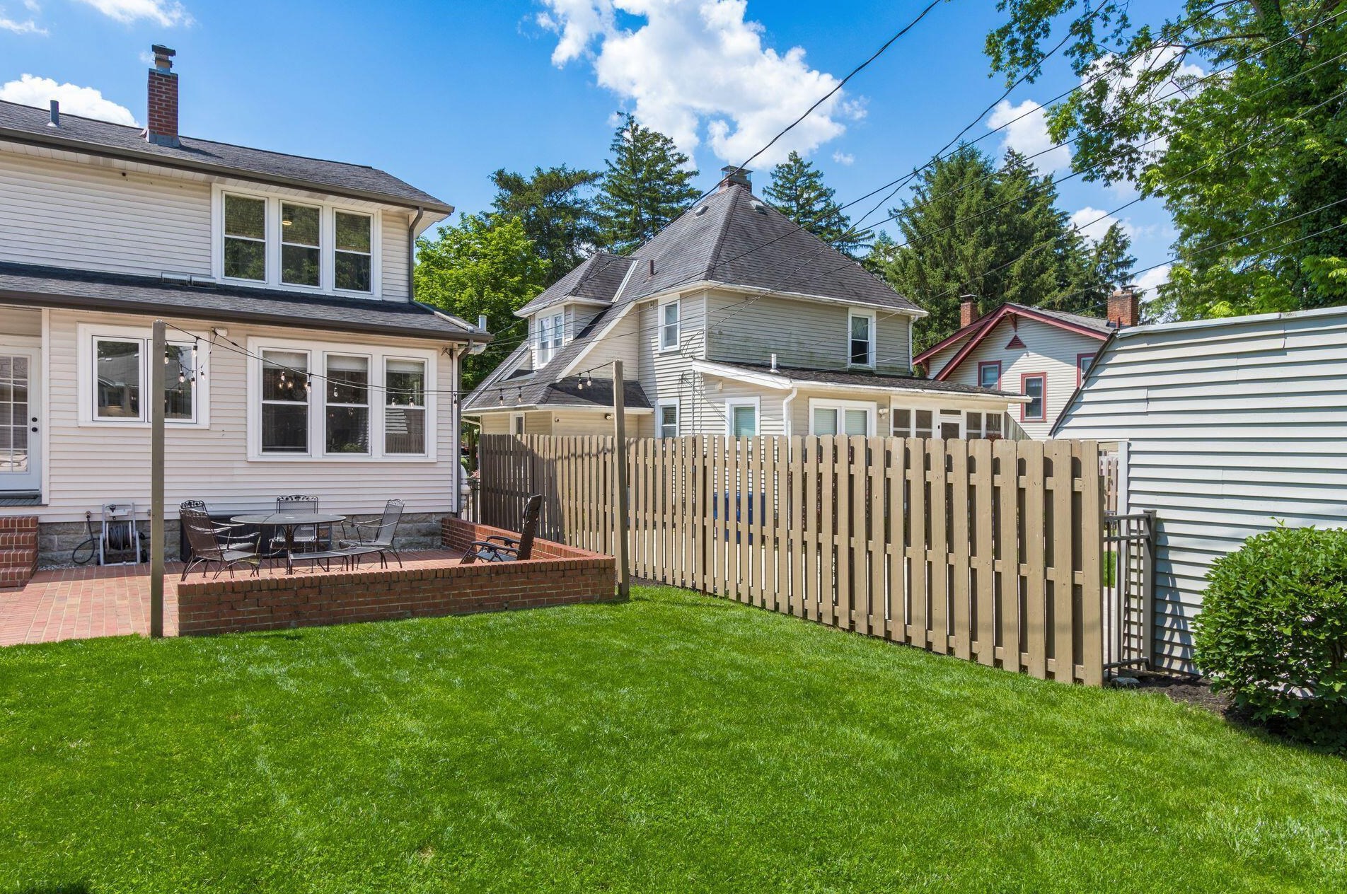 260 Kenworth Rd, Columbus OH  43214-4010 exterior