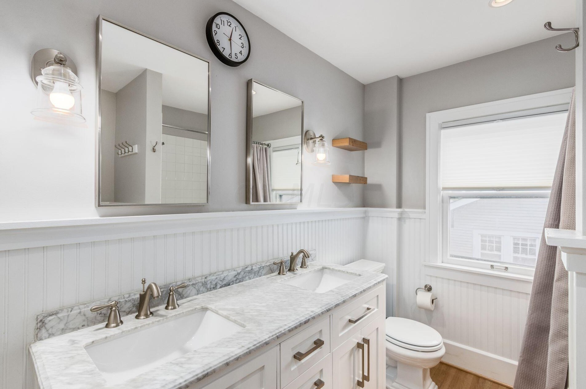 260 Kenworth Rd, Columbus OH  43214-4010 exterior