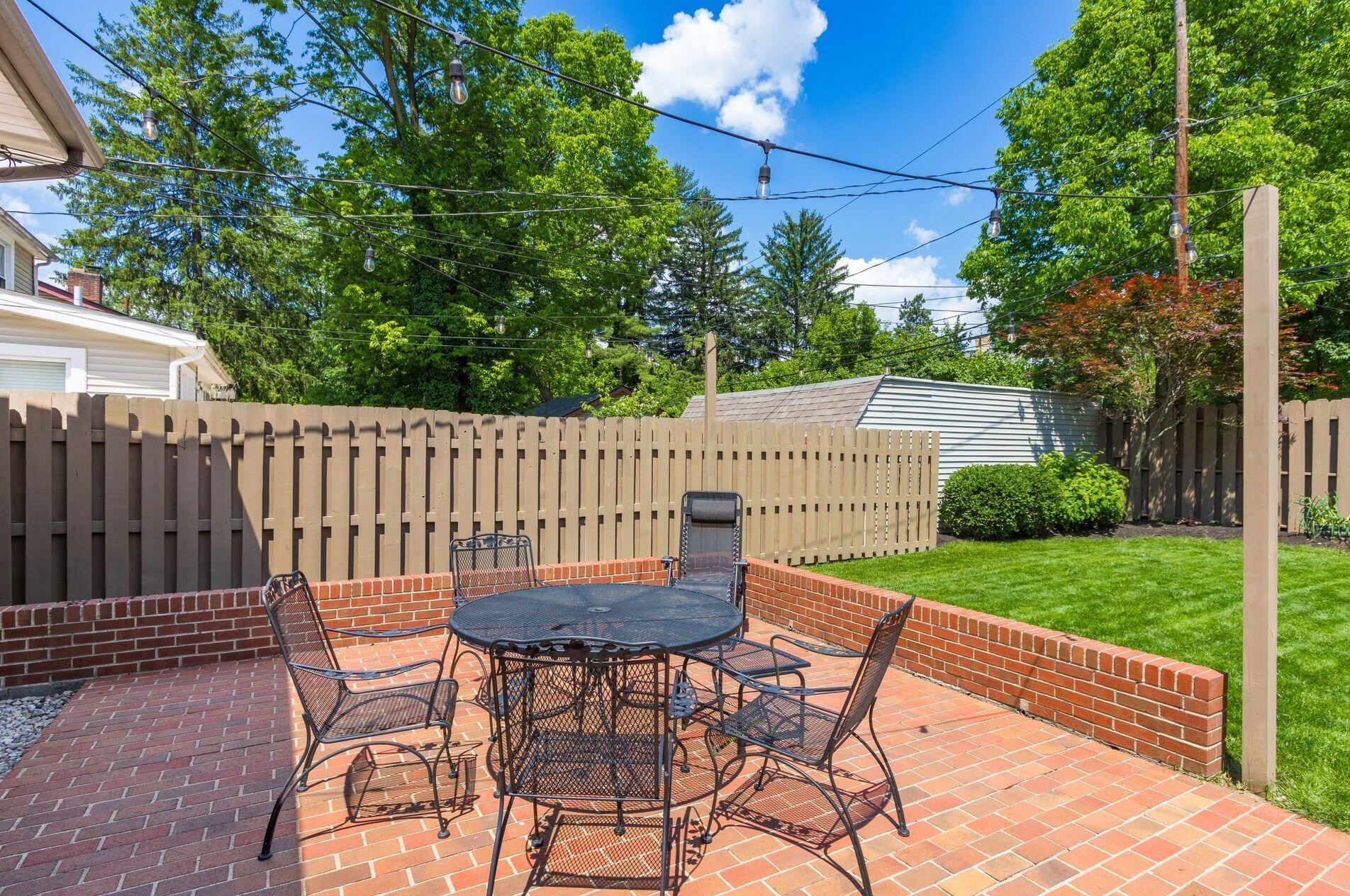 260 Kenworth Rd, Columbus OH  43214-4010 exterior