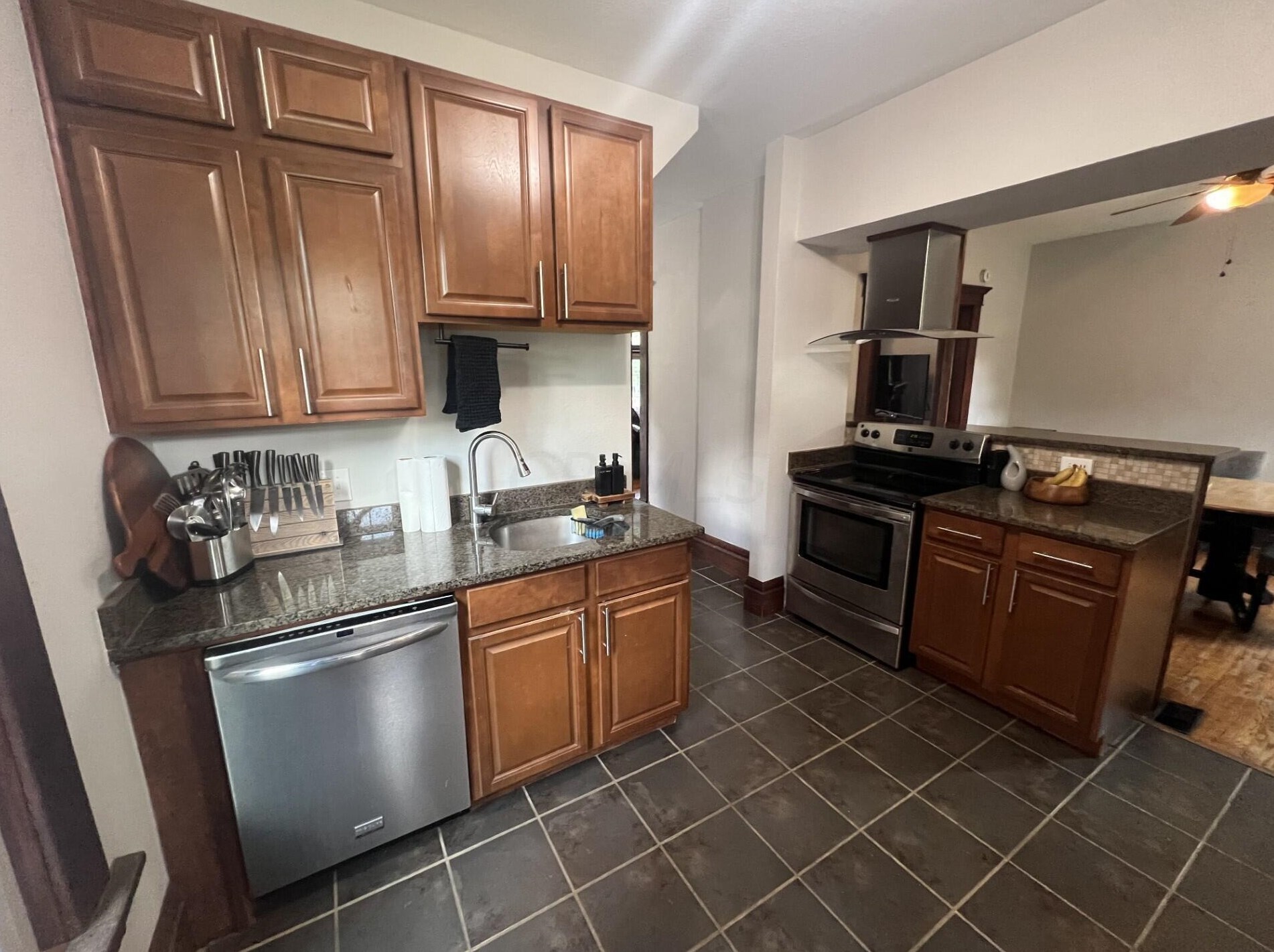 1213 Hamlet St, Columbus OH  43201-2836 exterior