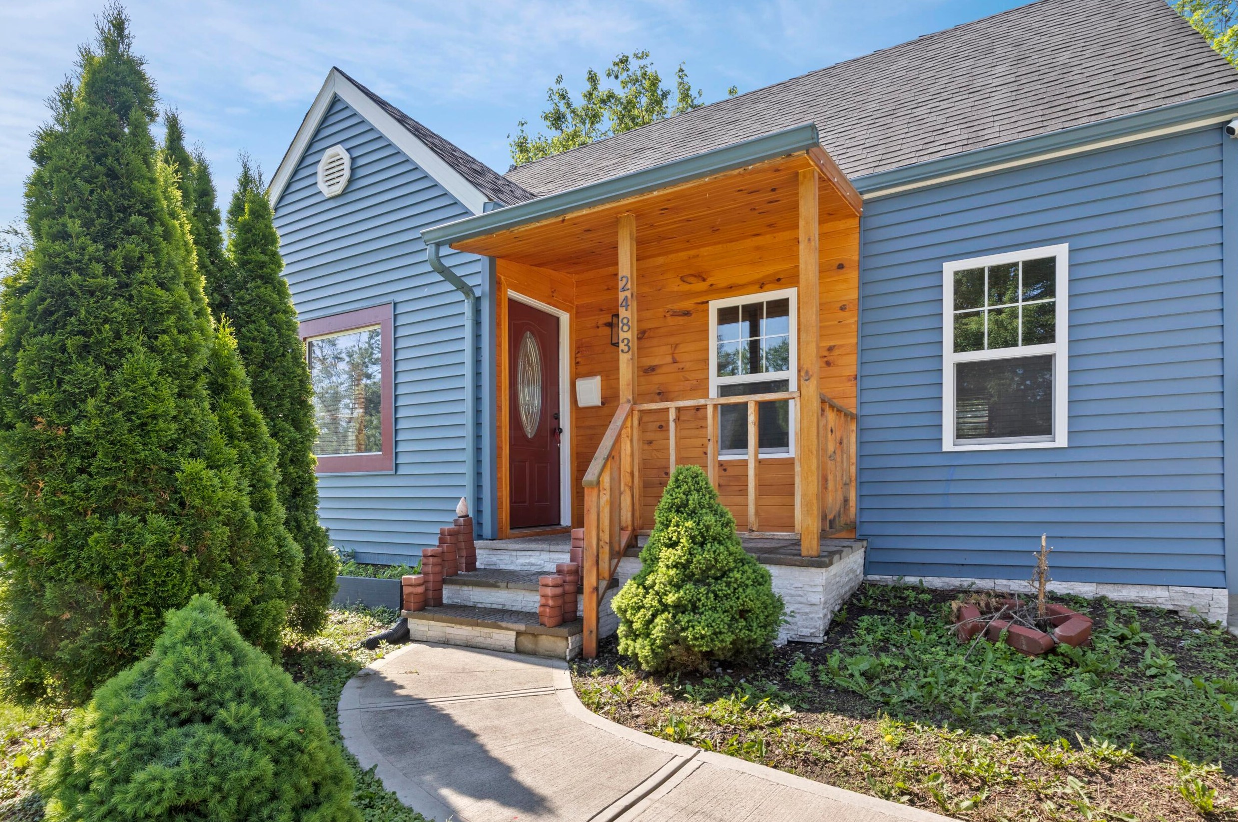 2483 Vendome Dr, Columbus, OH 43219-1428