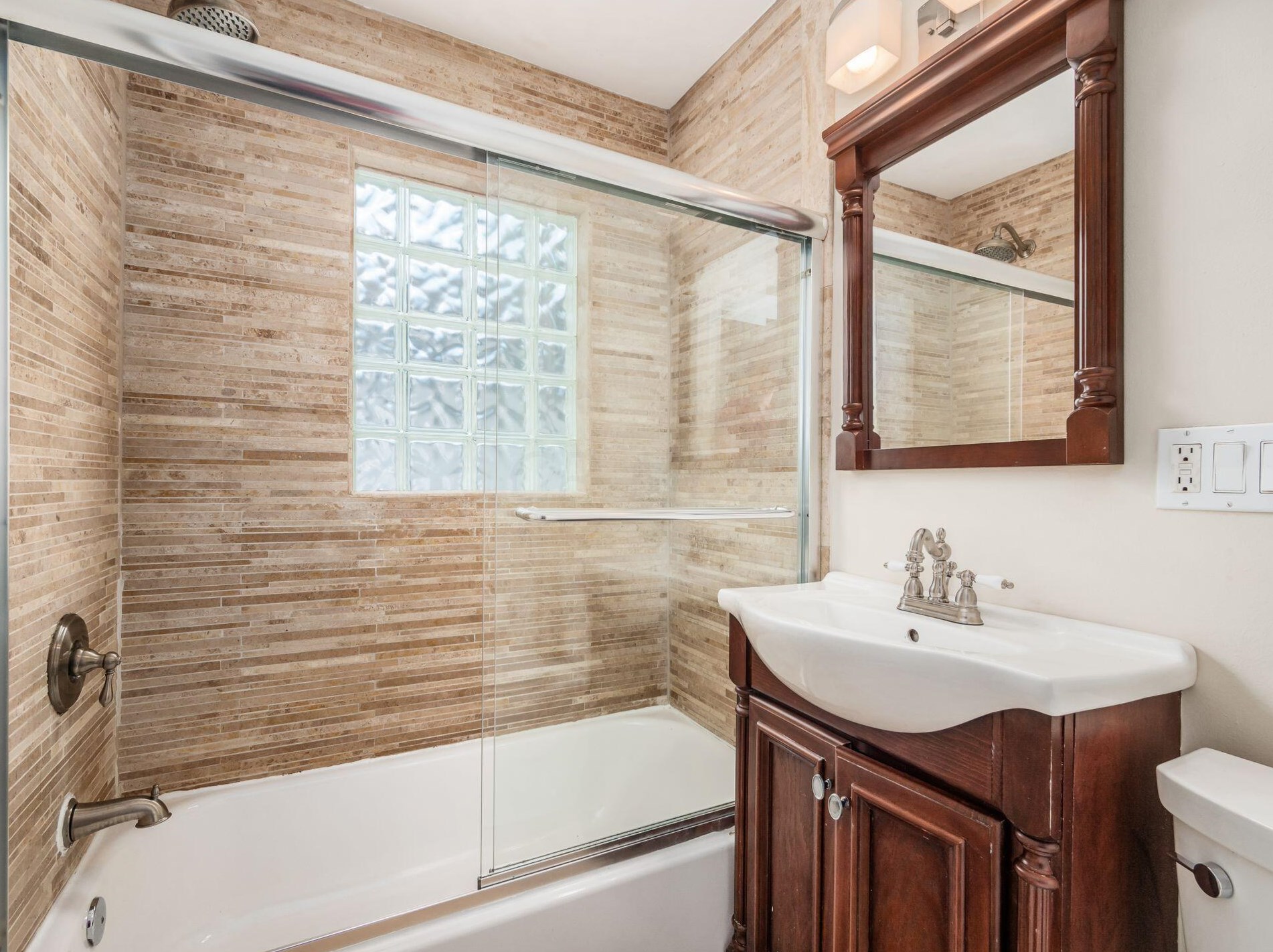 388 Royal Frst Blvd, Columbus OH  43214-1813 exterior