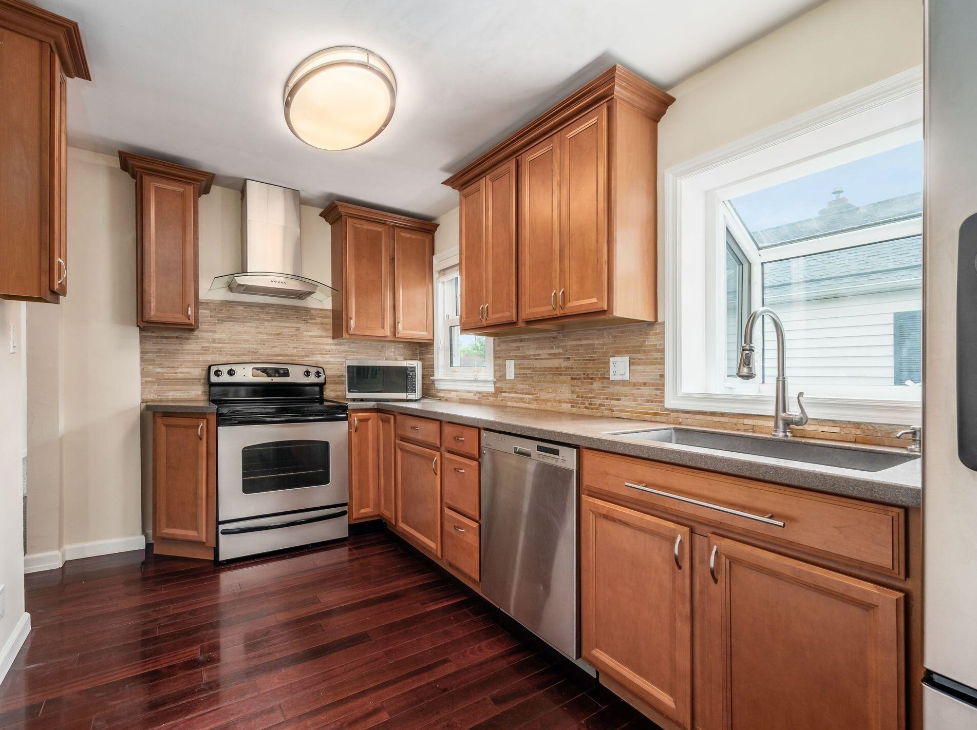 388 Royal Frst Blvd, Columbus OH  43214-1813 exterior