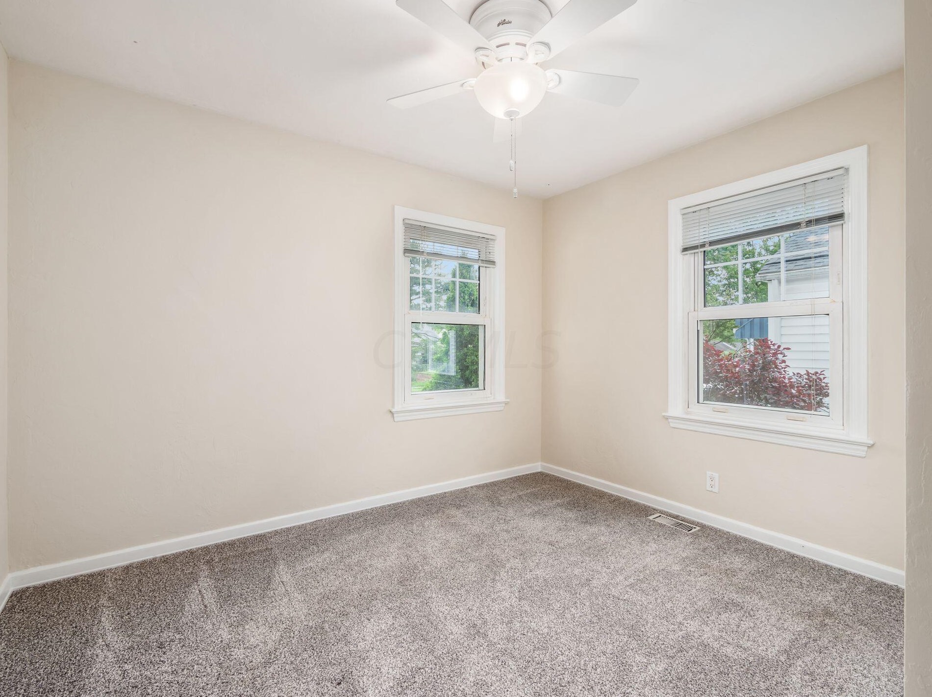 388 Royal Frst Blvd, Columbus OH  43214-1813 exterior