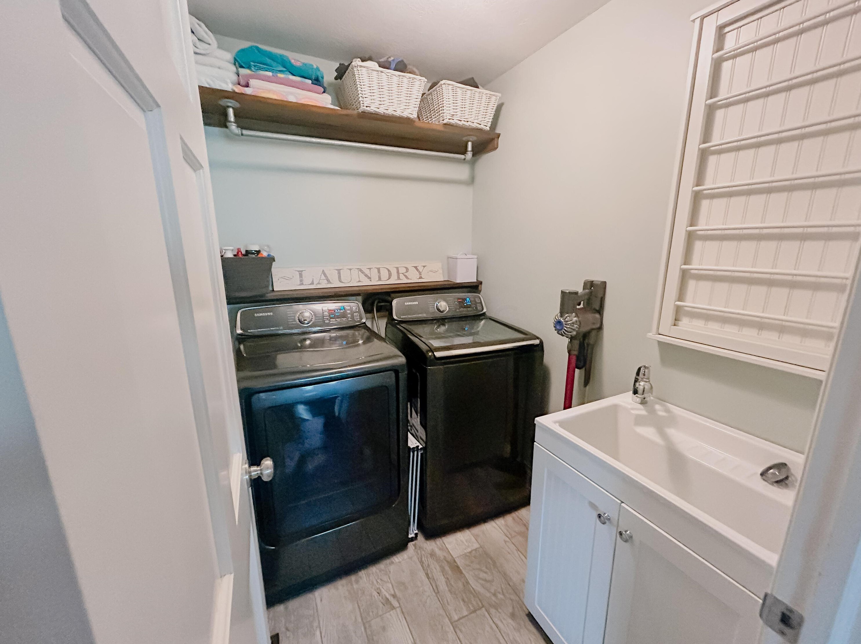 3535 Boathouse Dr, Hilliard OH  43026-7817 exterior