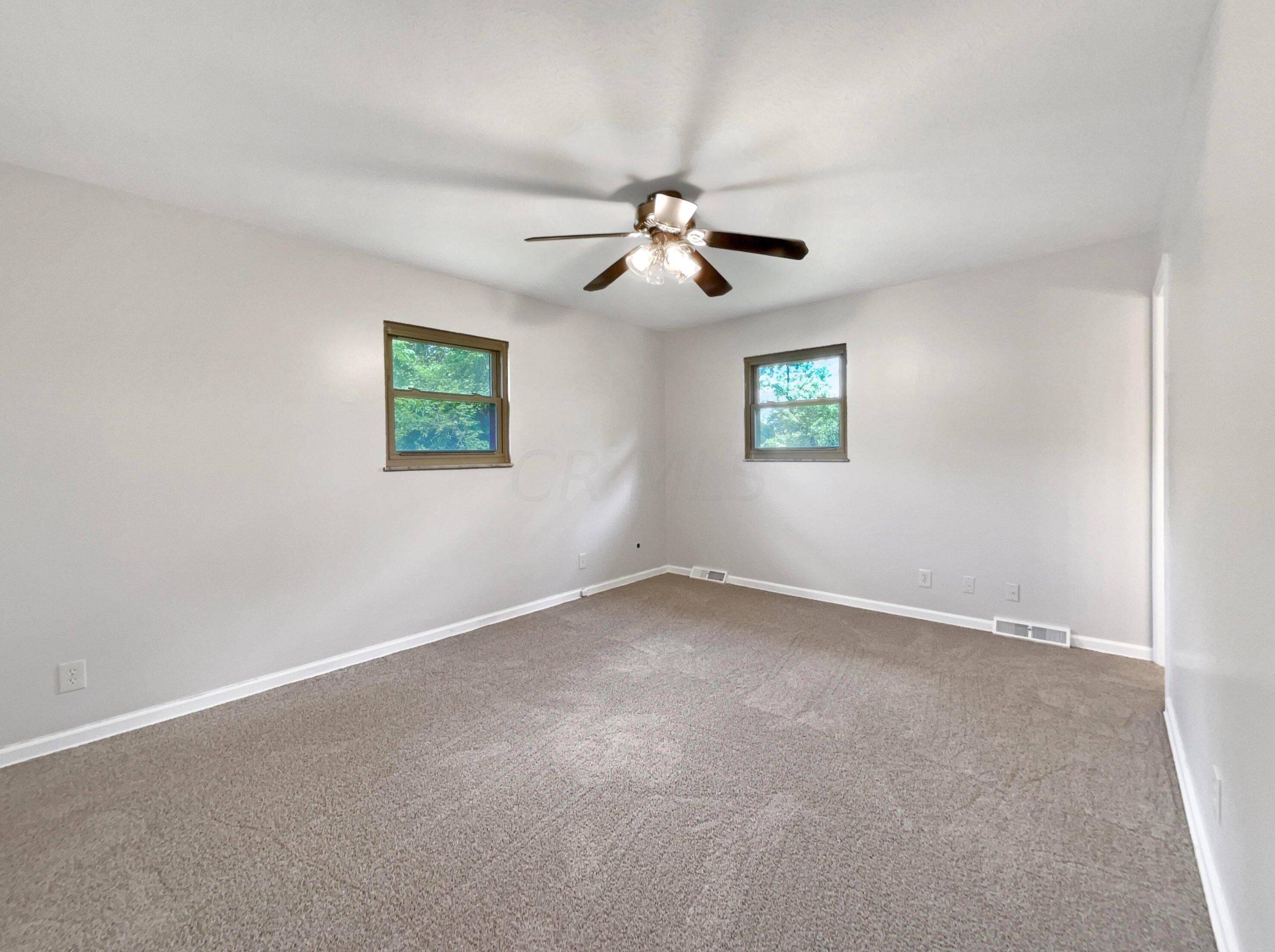 1300 Knollwood Dr, Columbus OH 43232 exterior