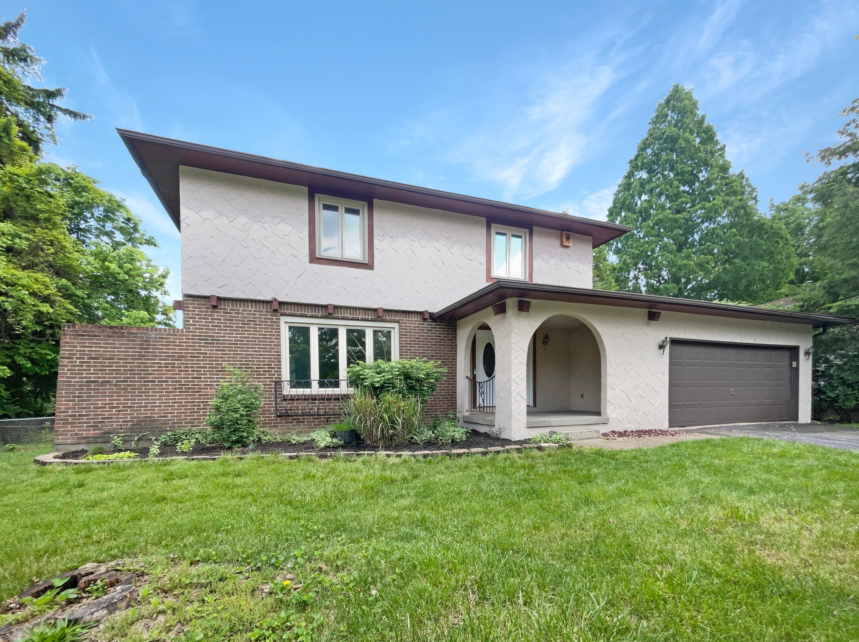 1300 Knollwood Dr, Columbus OH 43232 exterior