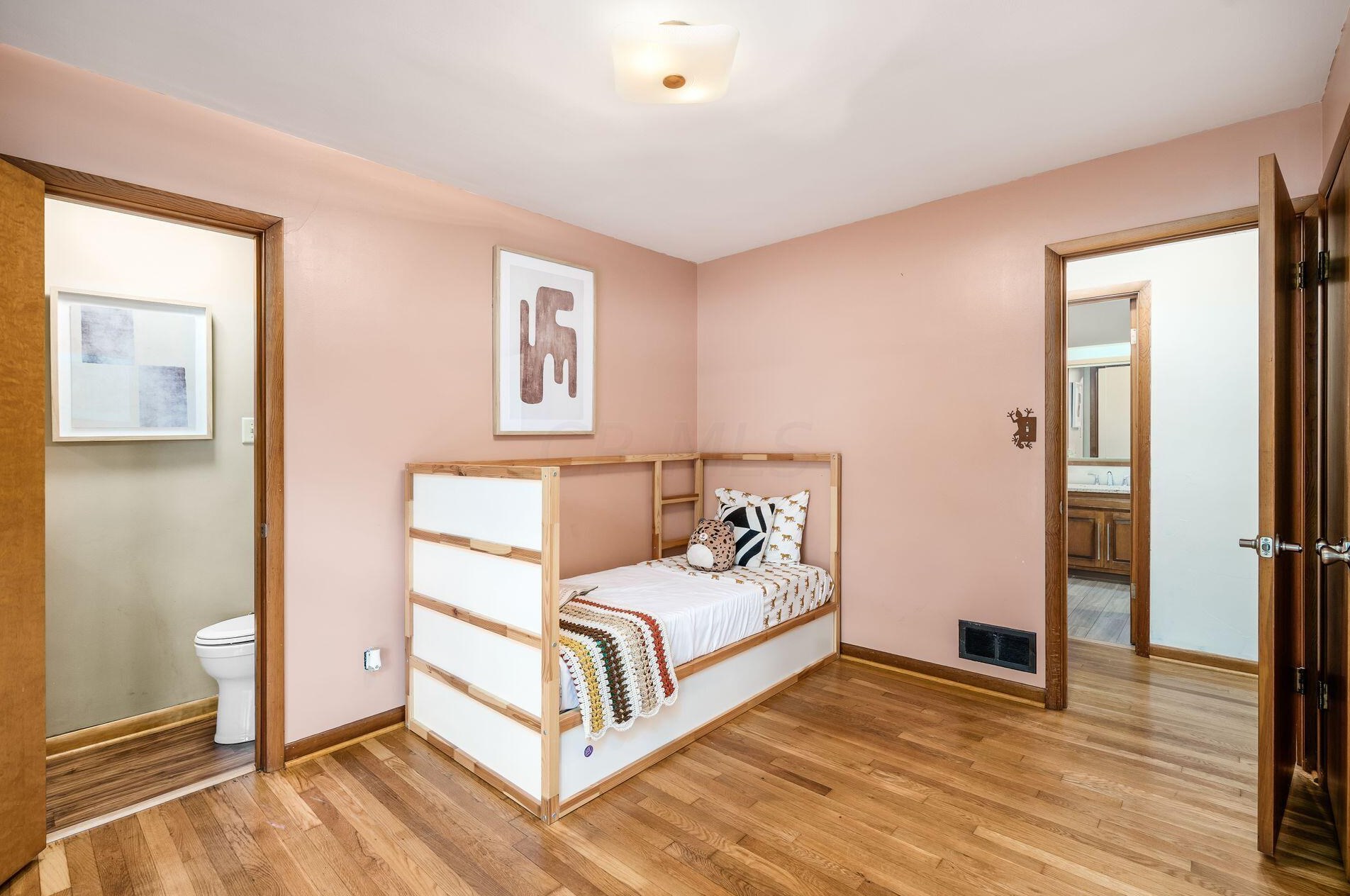 2660 Minerva Lake Rd, Columbus OH  43231-4870 exterior