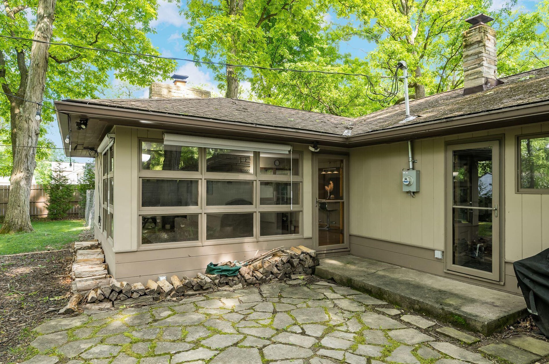 2660 Minerva Lake Rd, Columbus OH  43231-4870 exterior