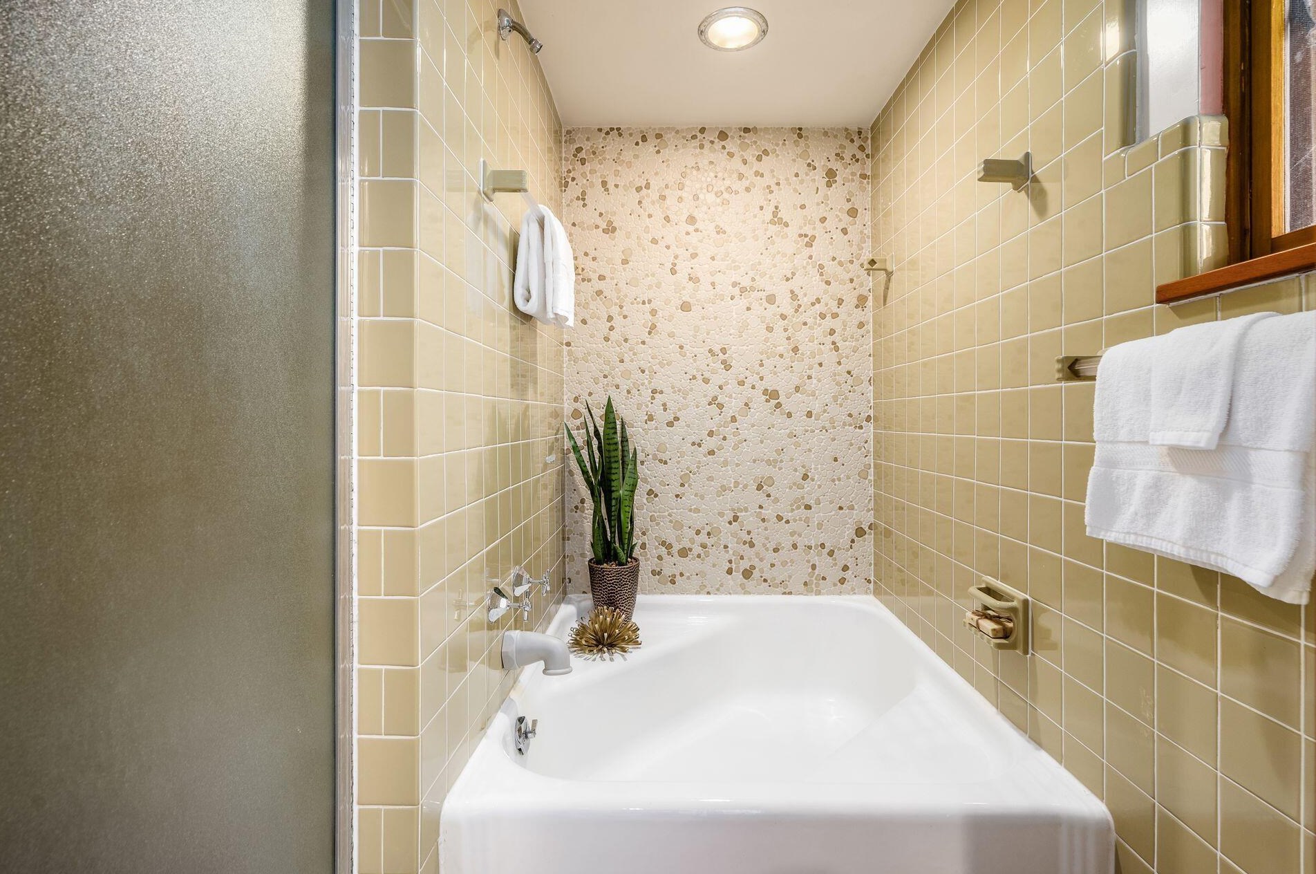 2660 Minerva Lake Rd, Columbus OH  43231-4870 exterior