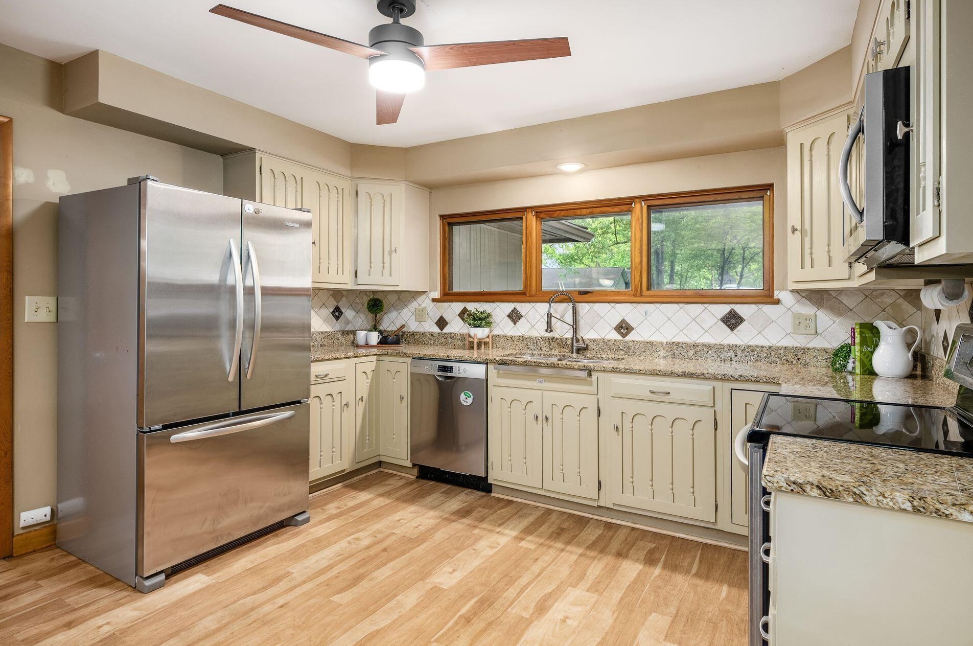 2660 Minerva Lake Rd, Columbus OH  43231-4870 exterior