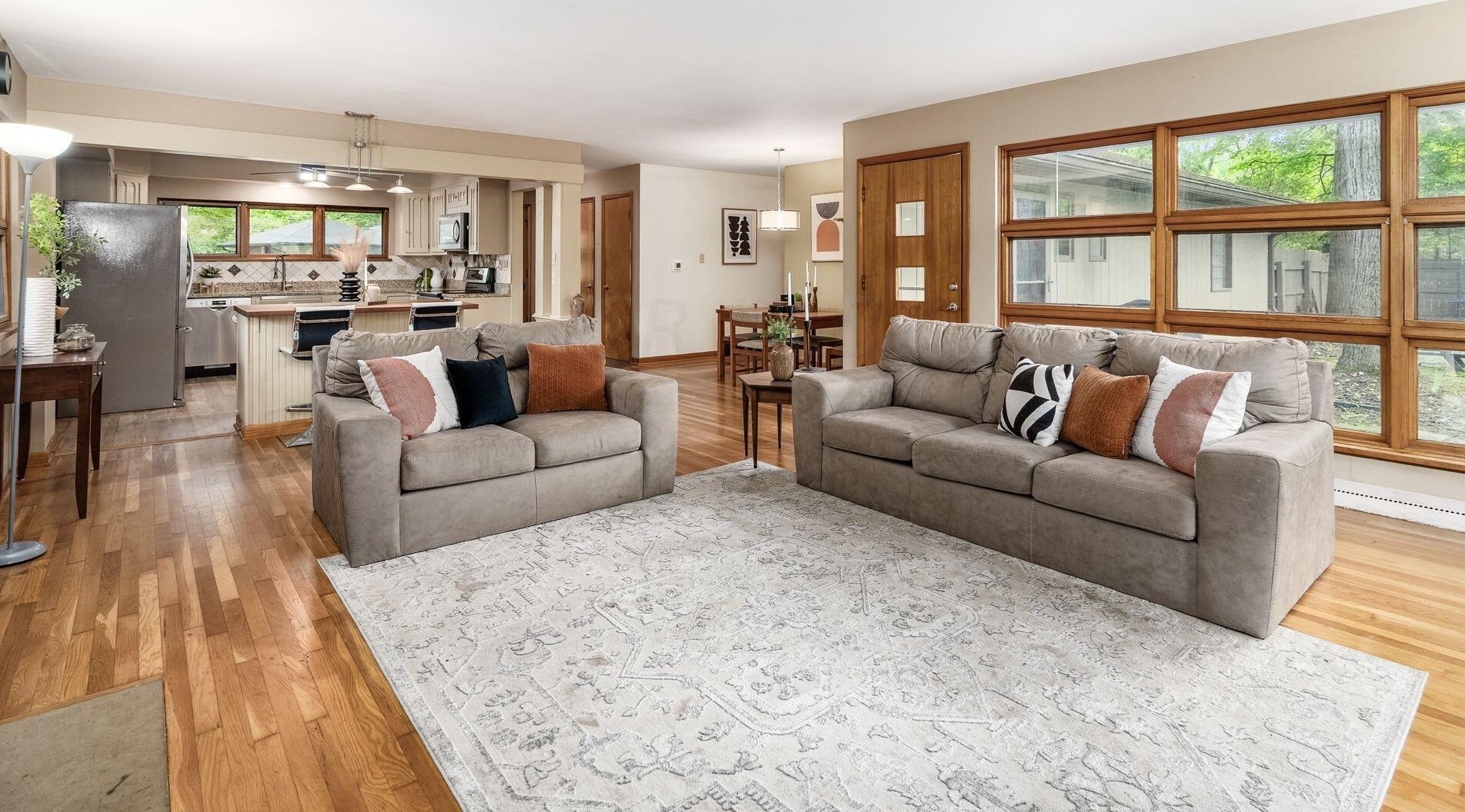 2660 Minerva Lake Rd, Columbus OH  43231-4870 exterior