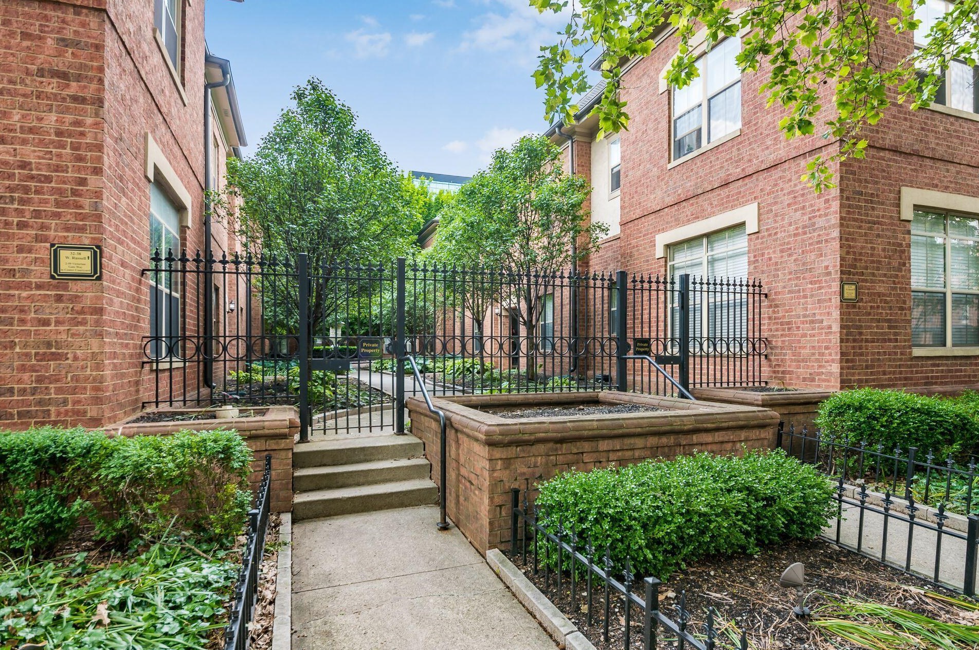38 Russell St, Columbus, OH 43215-1684