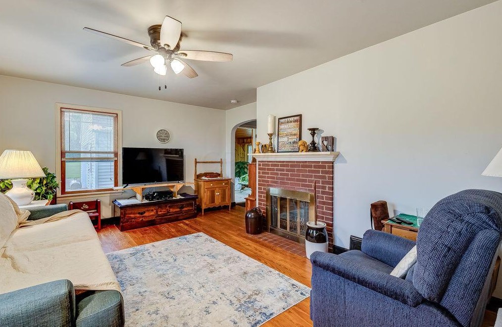 17932 Coshocton Rd, Mount Vernon, OH 43050-9218