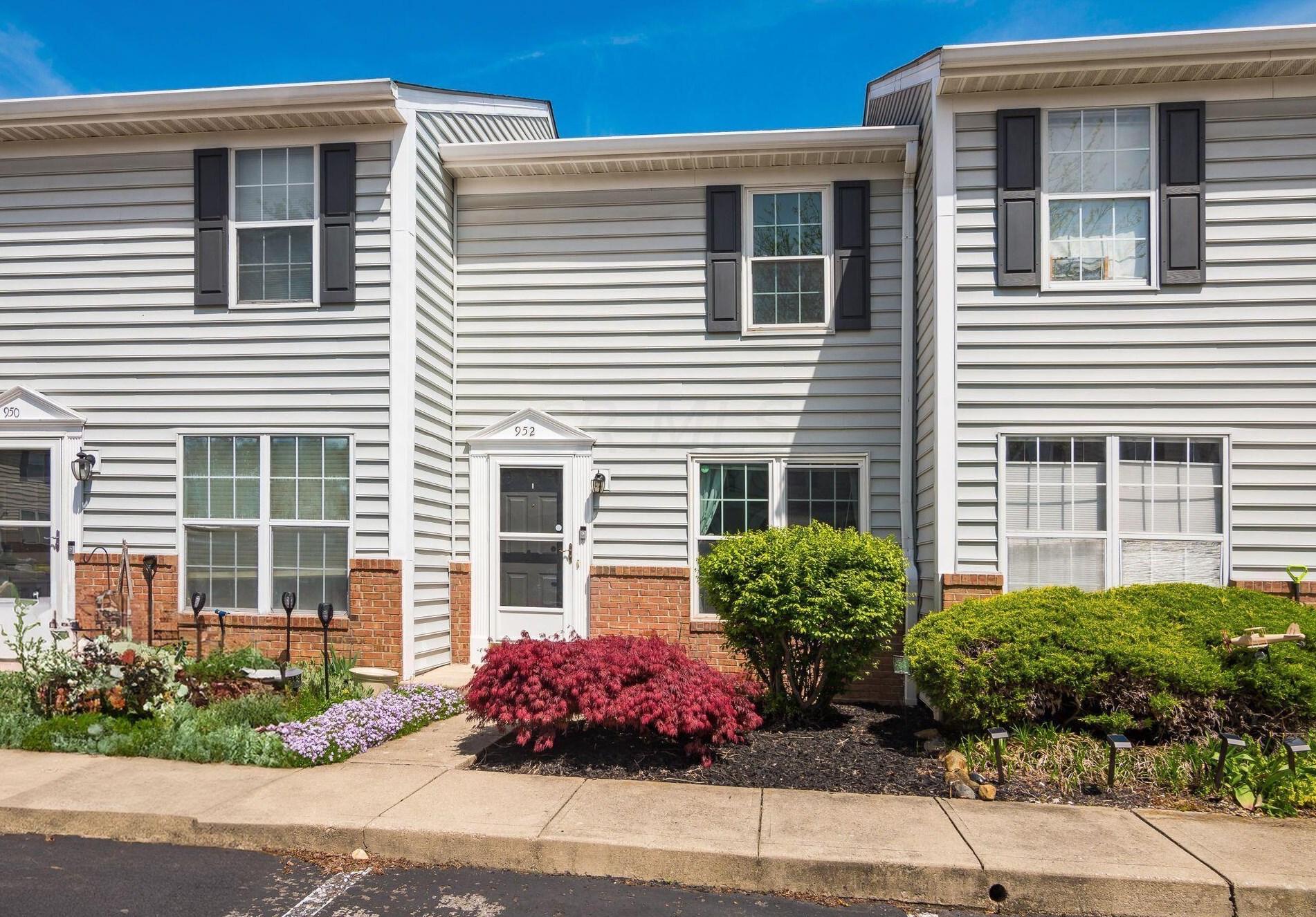 952 Charleston Way Dr, Westerville, OH 43081-5595