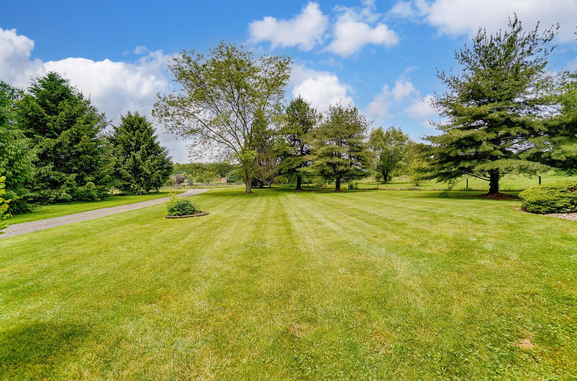 8360 Horn Rd, Gambier, OH 43022-8729