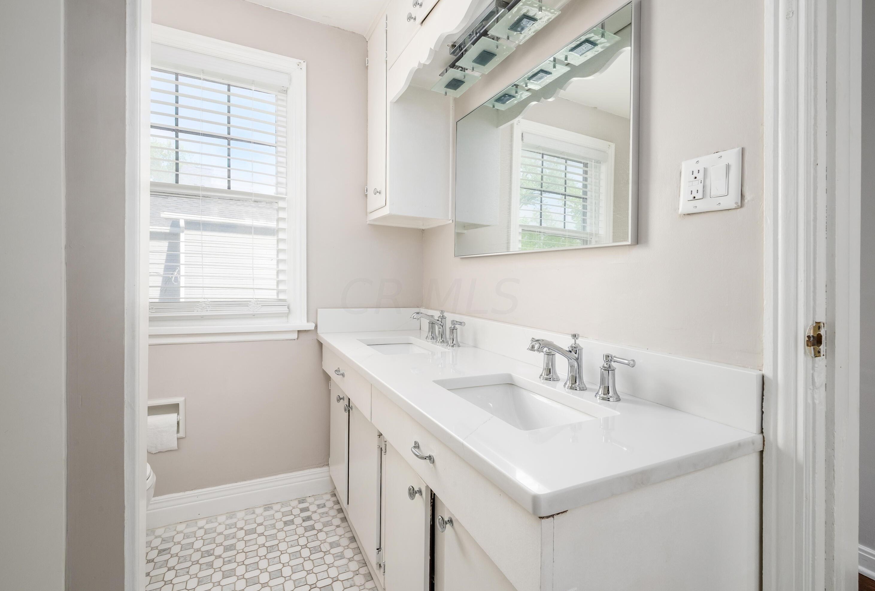 256 Schreyer Pl, Columbus OH  43214-2727 exterior