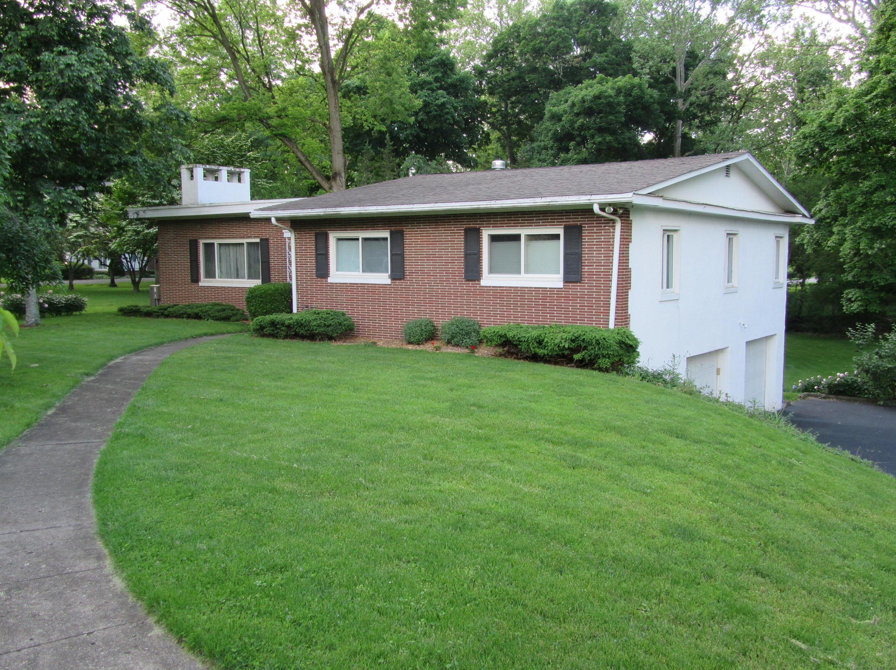 929 Pleasantville Rd, Lancaster, OH 43130-3337