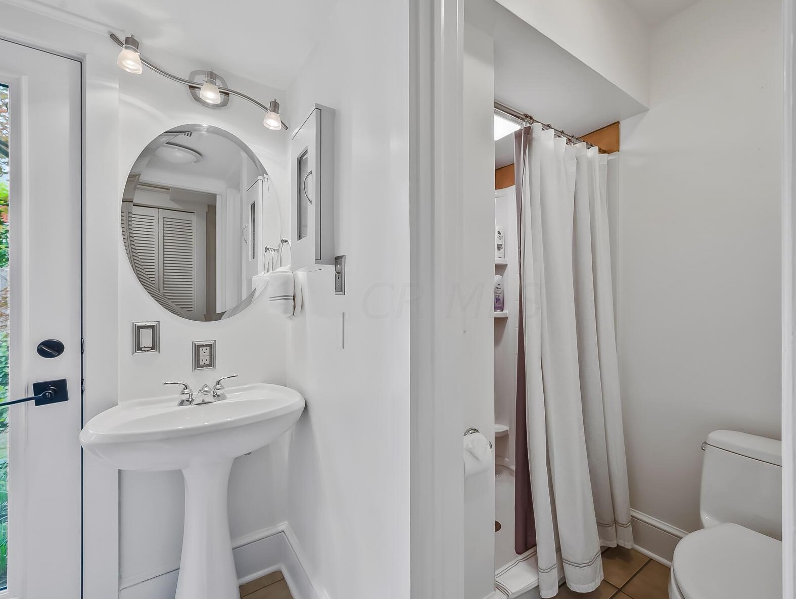 310 Alexander Aly, Columbus OH 43206-2190 exterior