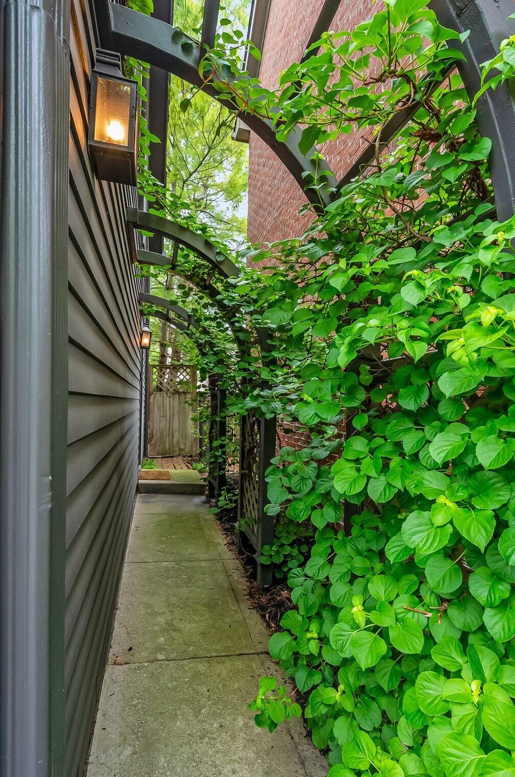 310 Alexander Aly, Columbus, OH 43206-2190