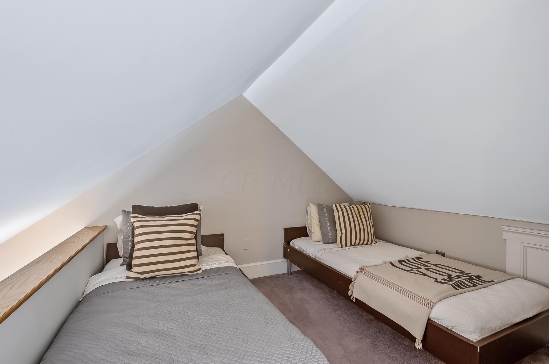 310 Alexander Aly, Columbus OH 43206-2190 exterior