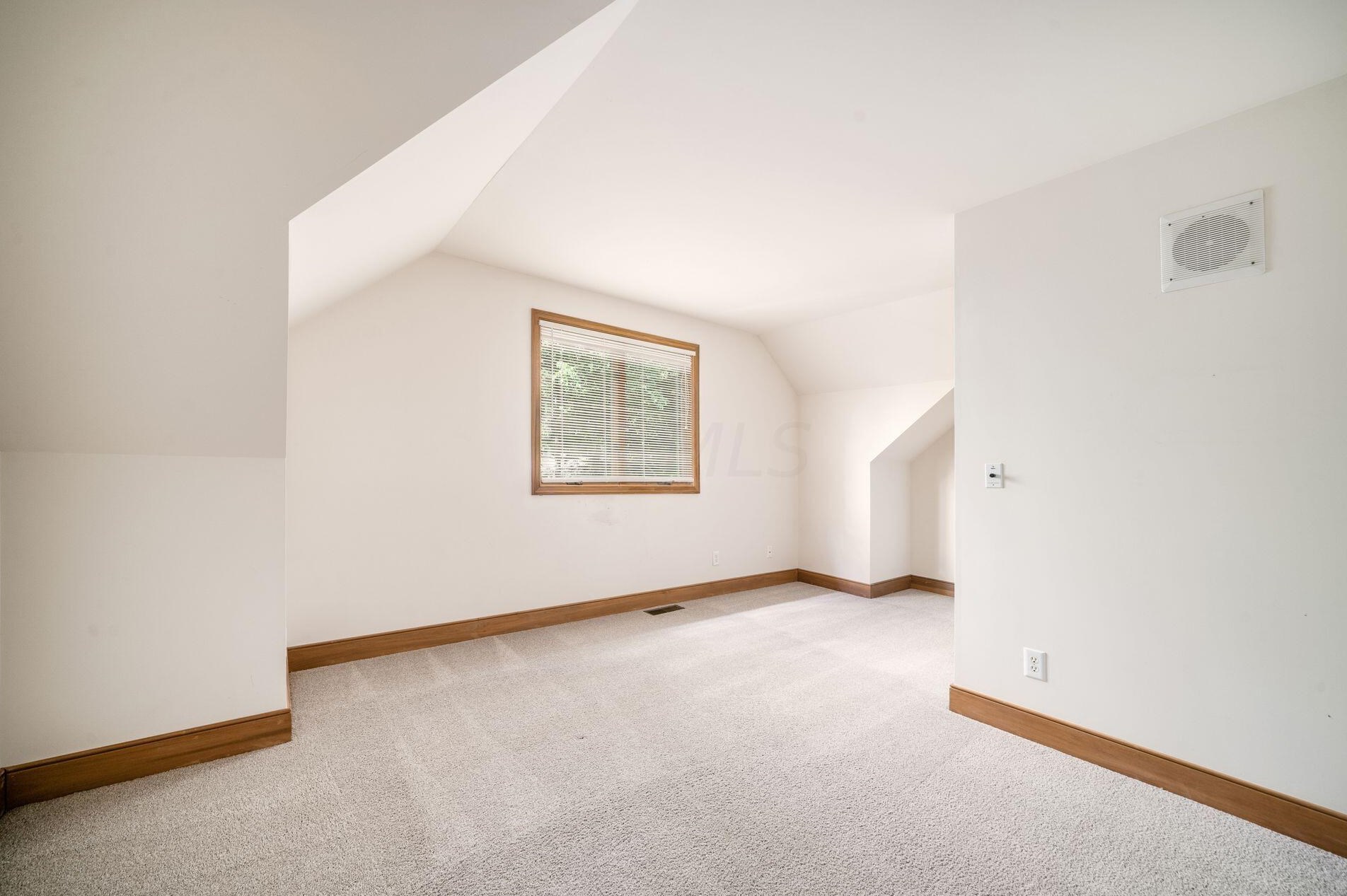 5258 Lola Way, Columbus OH 43235-3478 exterior