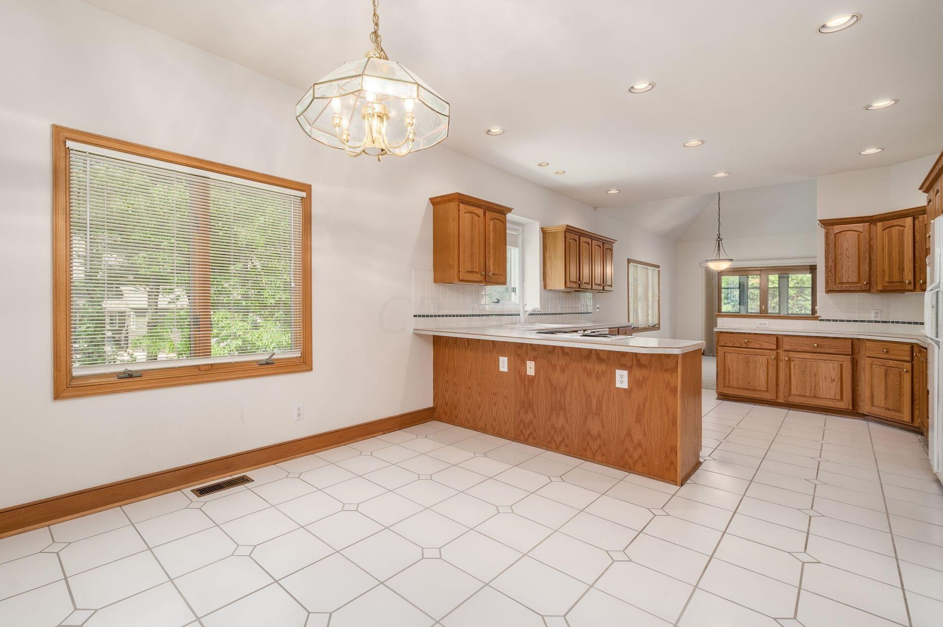 5258 Lola Way, Columbus OH 43235-3478 exterior