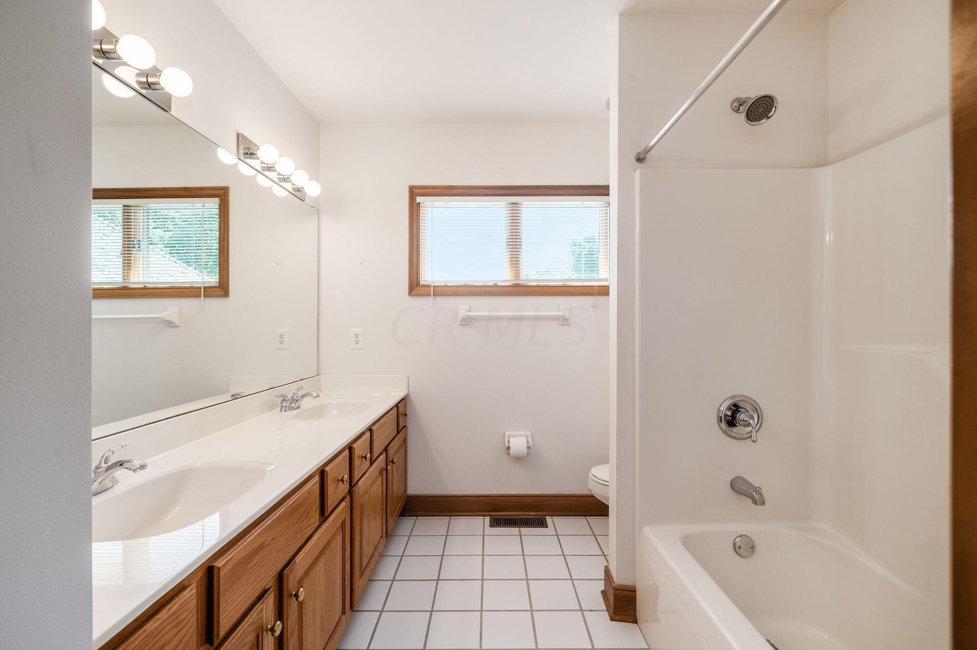 5258 Lola Way, Columbus OH 43235-3478 exterior