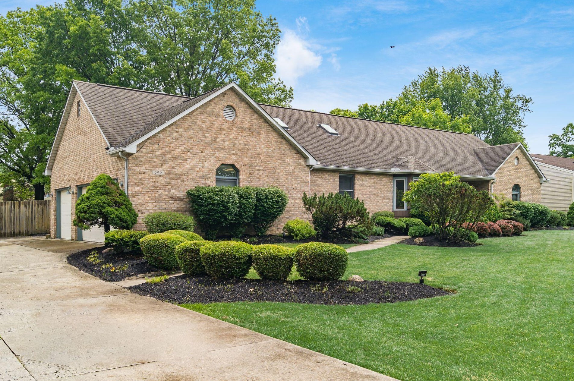 590 Clotts Rd, Columbus, OH 43230-2280