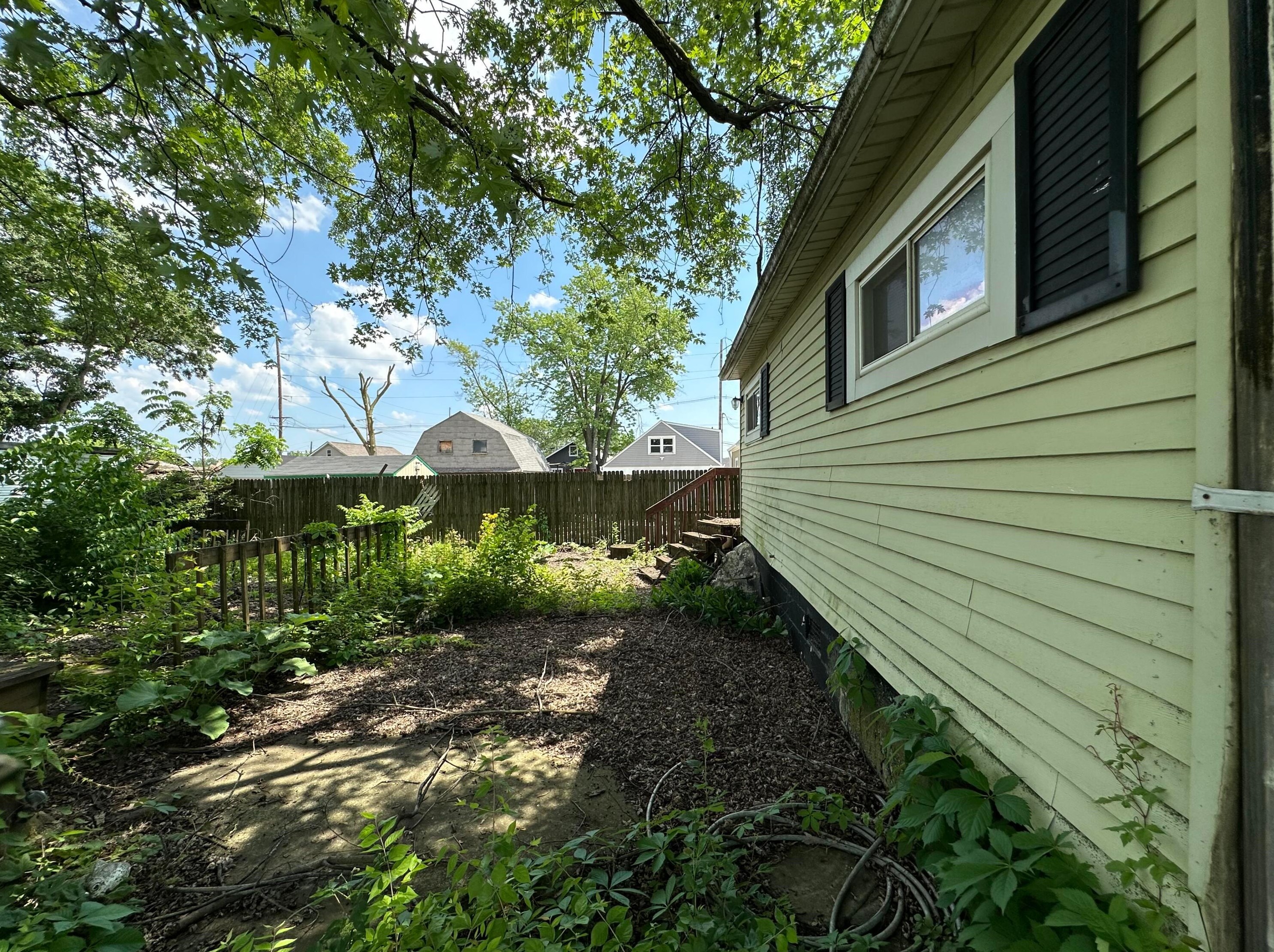 2342 Valleyview Dr, Columbus OH  43204-3456 exterior