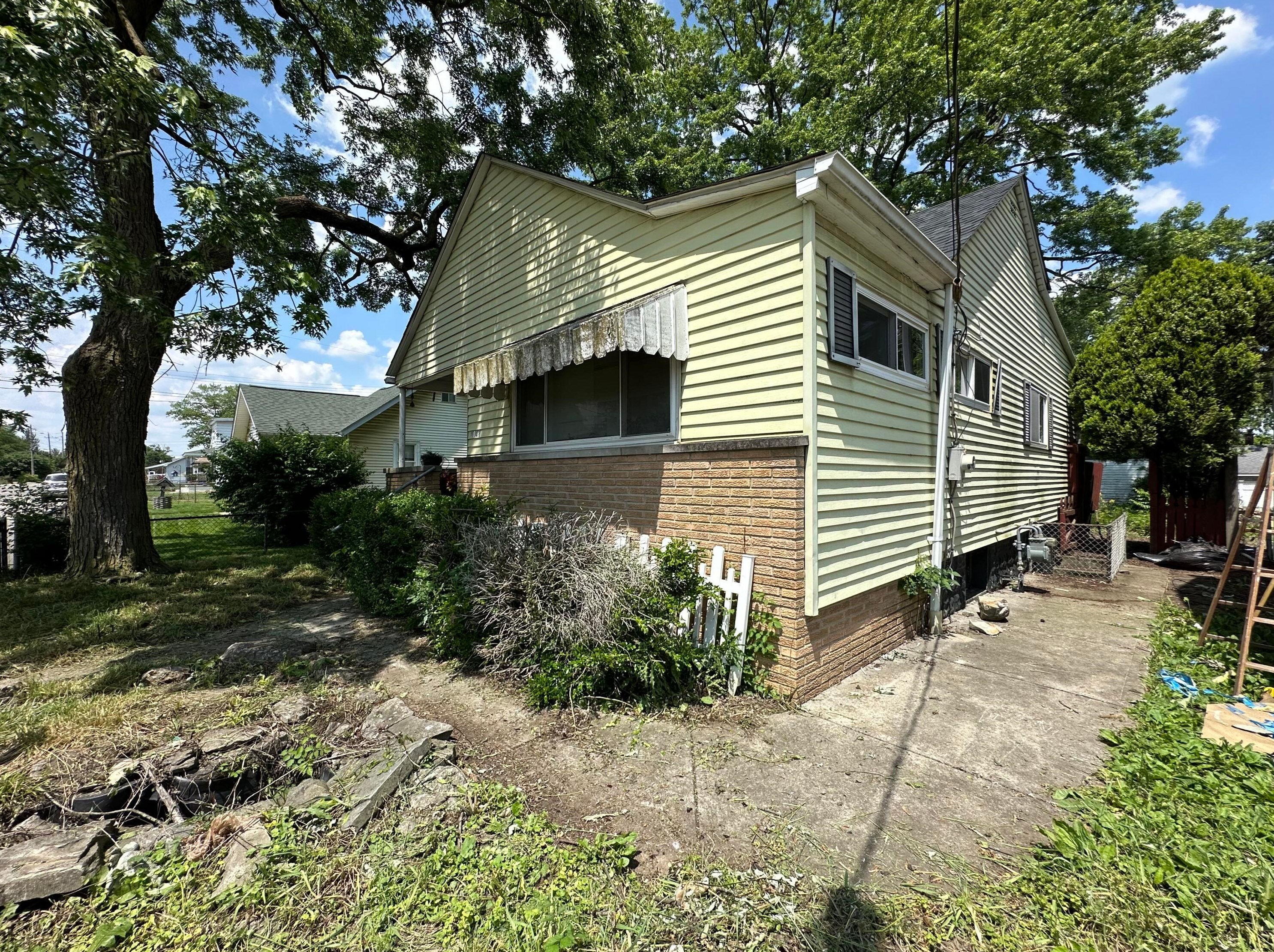 2342 Valleyview Dr, Columbus OH  43204-3456 exterior