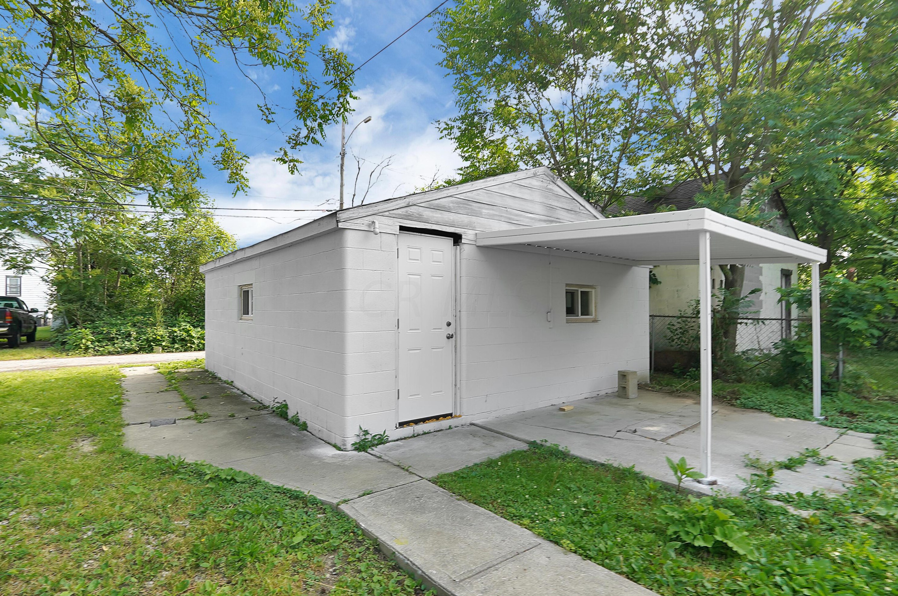 1010 Olmstead Ave, Columbus OH 43201-3023 exterior