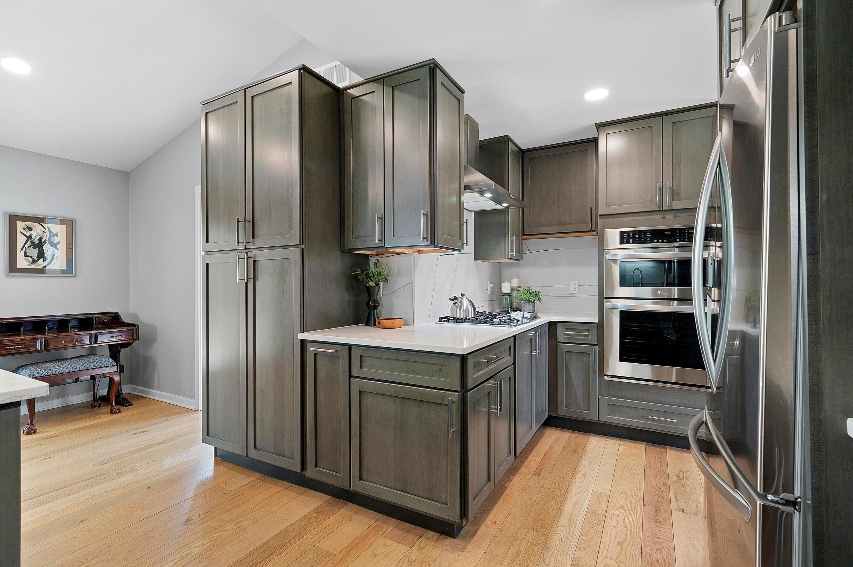 2225 Edgevale Rd, Columbus OH 43221-1162 exterior