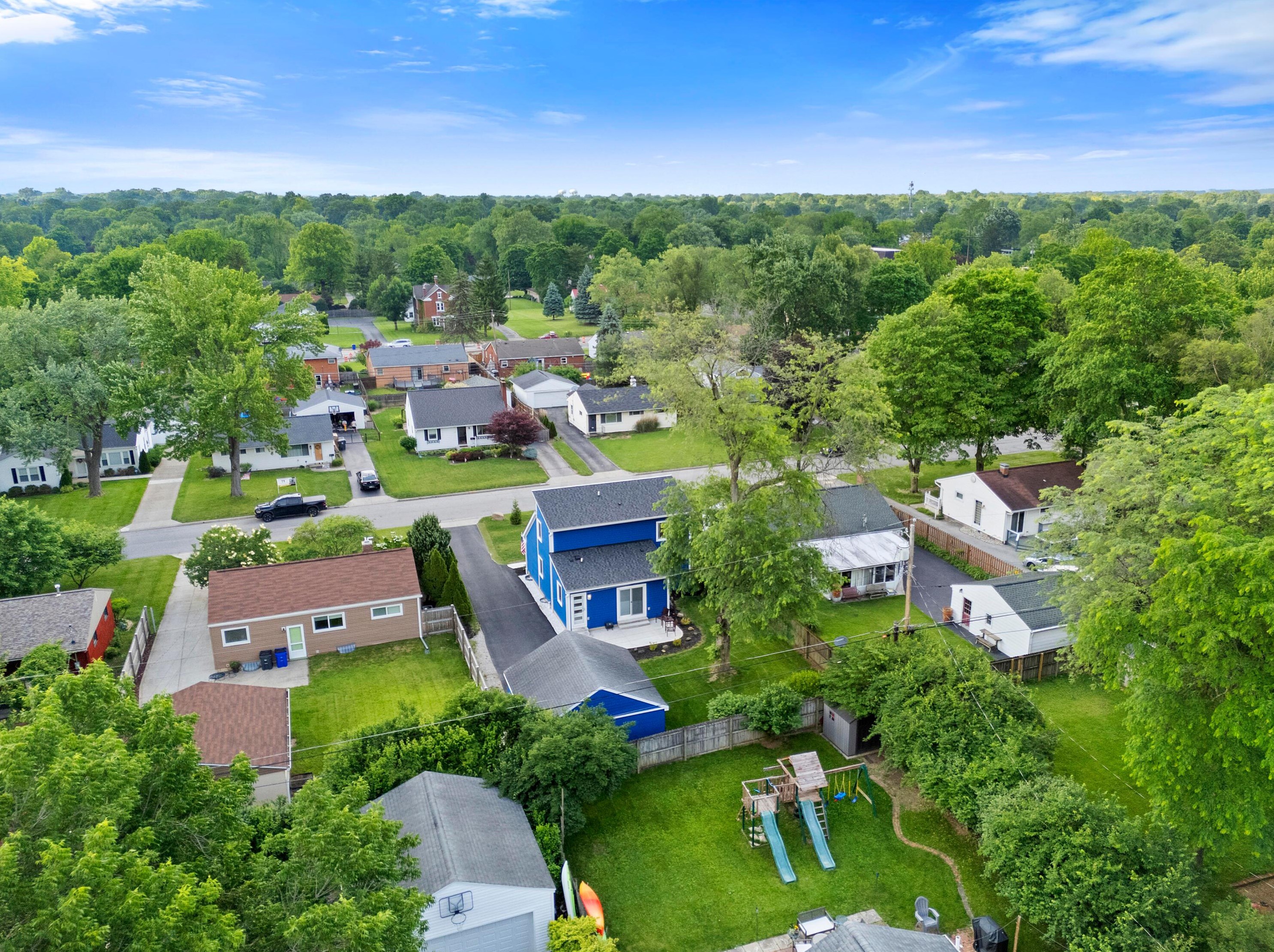 2225 Edgevale Rd, Columbus OH 43221-1162 exterior