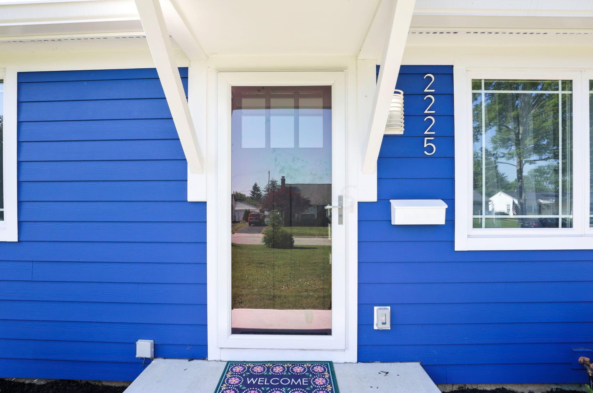 2225 Edgevale Rd, Columbus OH 43221-1162 exterior