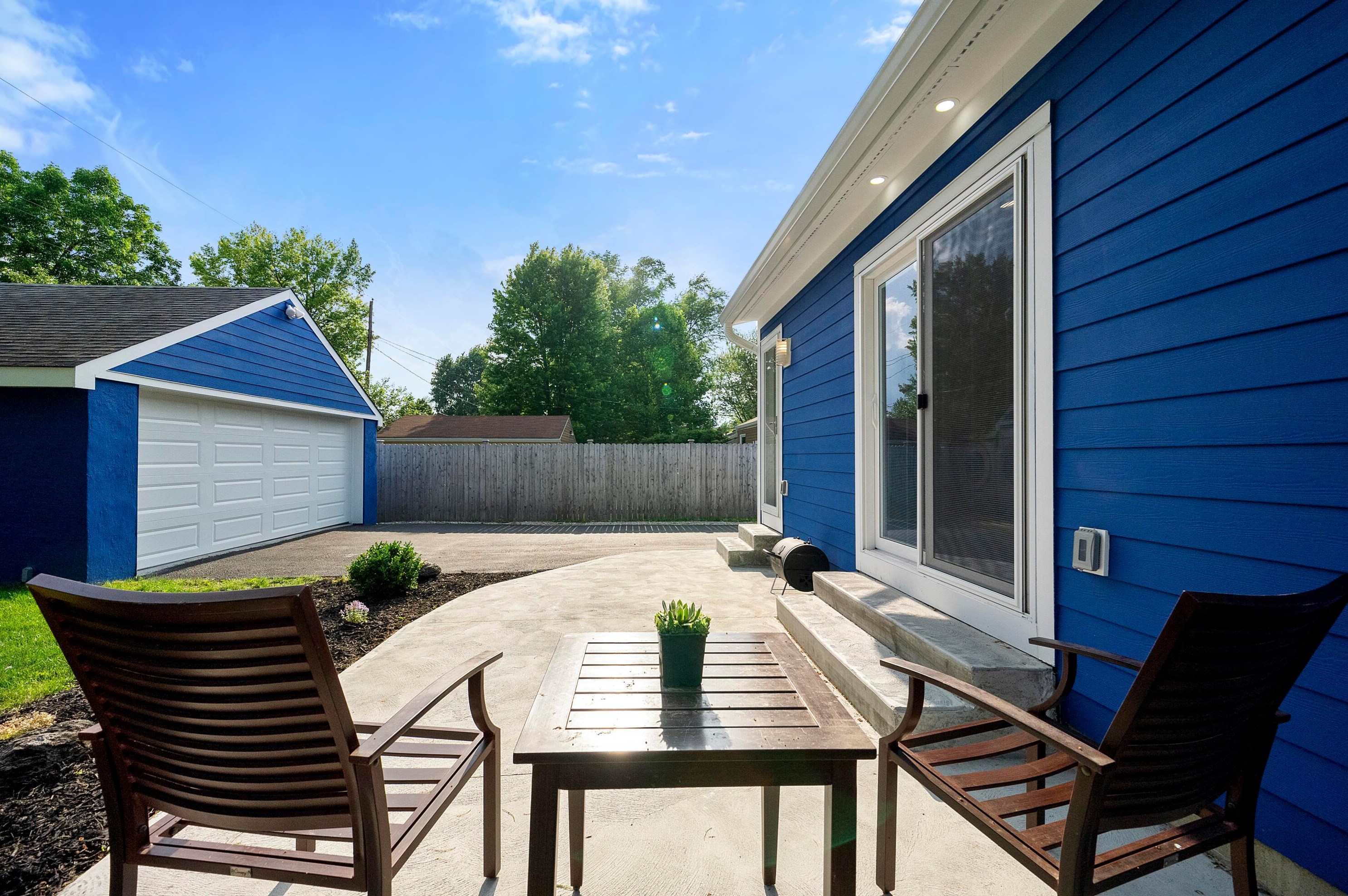 2225 Edgevale Rd, Columbus OH 43221-1162 exterior